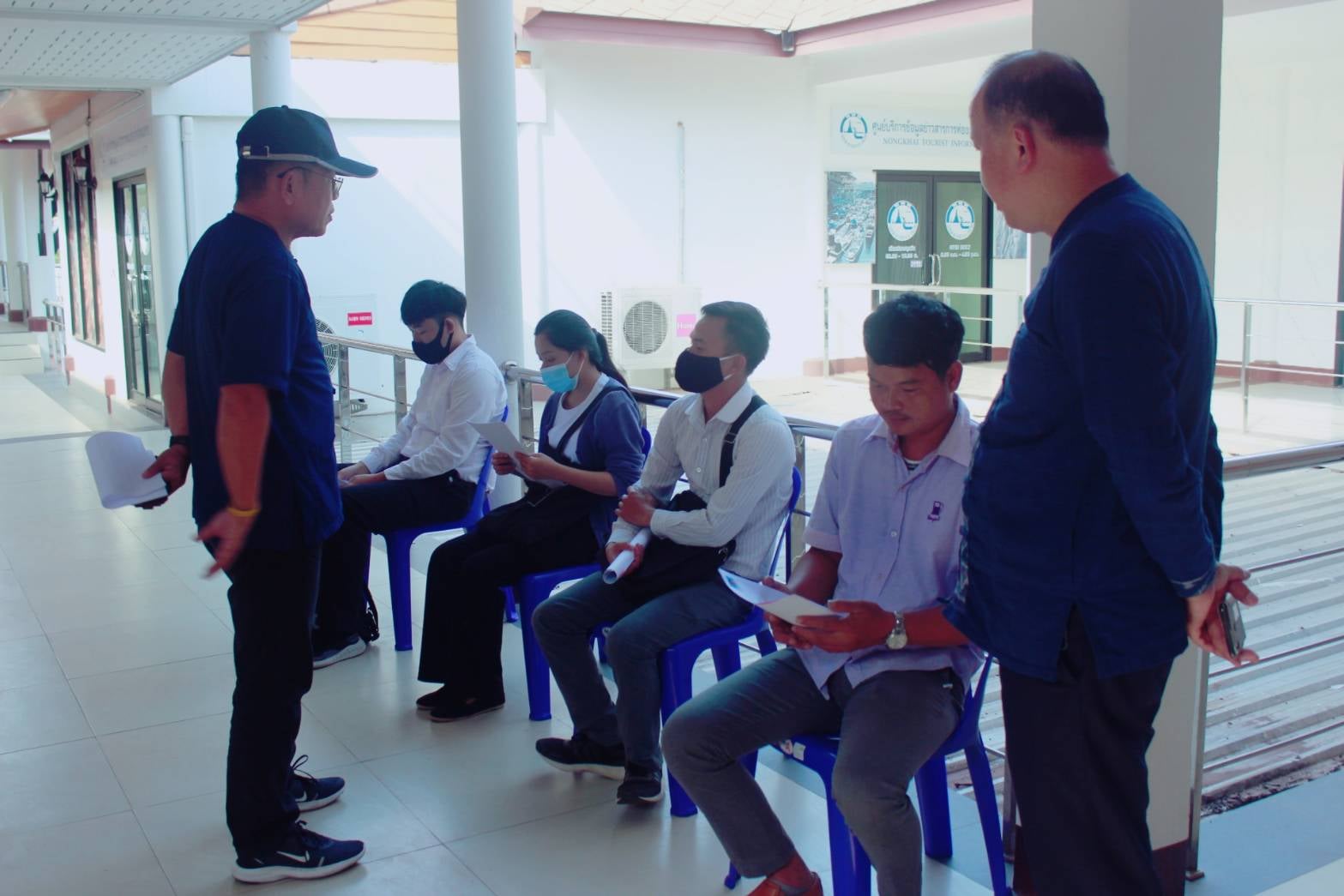 นายอาจณรงค์ สัตยพานิช หัวหน้าผู้ตรวจราชการกรมการพัฒนาชุมชน ลงพื้นที่ออกติดตามการดำเนินงานการคัดเลือกบุคคลเพื่อจัดจ้างเป็น ลูกจ้างเหมาบริการ ปฏิบัติภารกิจตามโครงการพัฒนาพื้นที่ต้นแบบการพัฒนาคุณภาพชีวิตตามหลักทฤษฎีใหม่ ประยุกต์สู่ “โคก หนอง นา โมเดล”