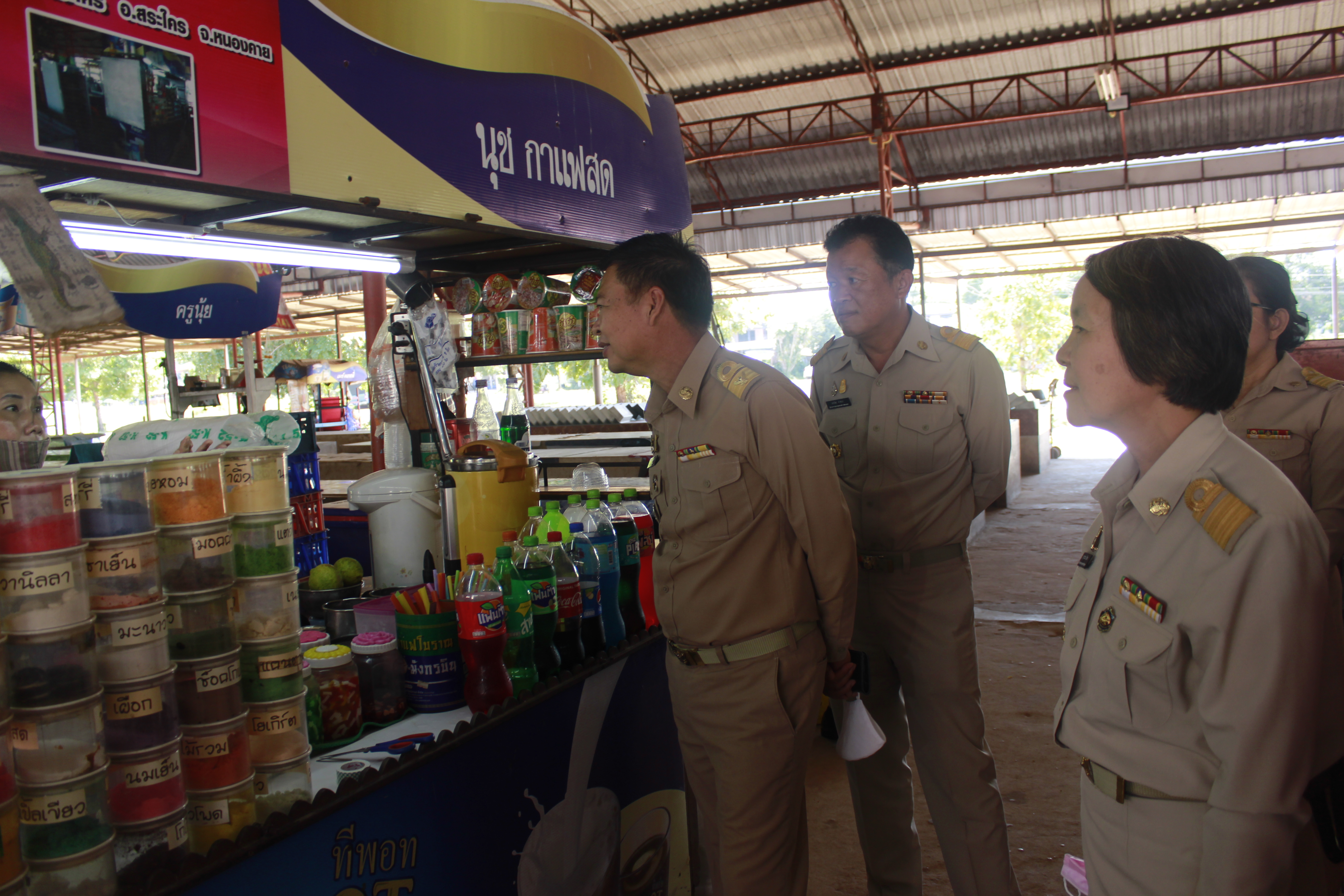 พช.หนองคาย ลงพื้นที่ออกติดตามเยี่ยมเยียน การดำเนินงานกลุ่มอาชีพสมาชิกกองทุนพัฒนาบทบาทสตรีที่กู้ยืมเงินกองทุนหมุนเวียนไปประกอบอาชีพ พร้อมให้กำลังใจและสร้างความเข้าใจการบริหารโครงการให้เป็นไปตามวัตถุประสงค์