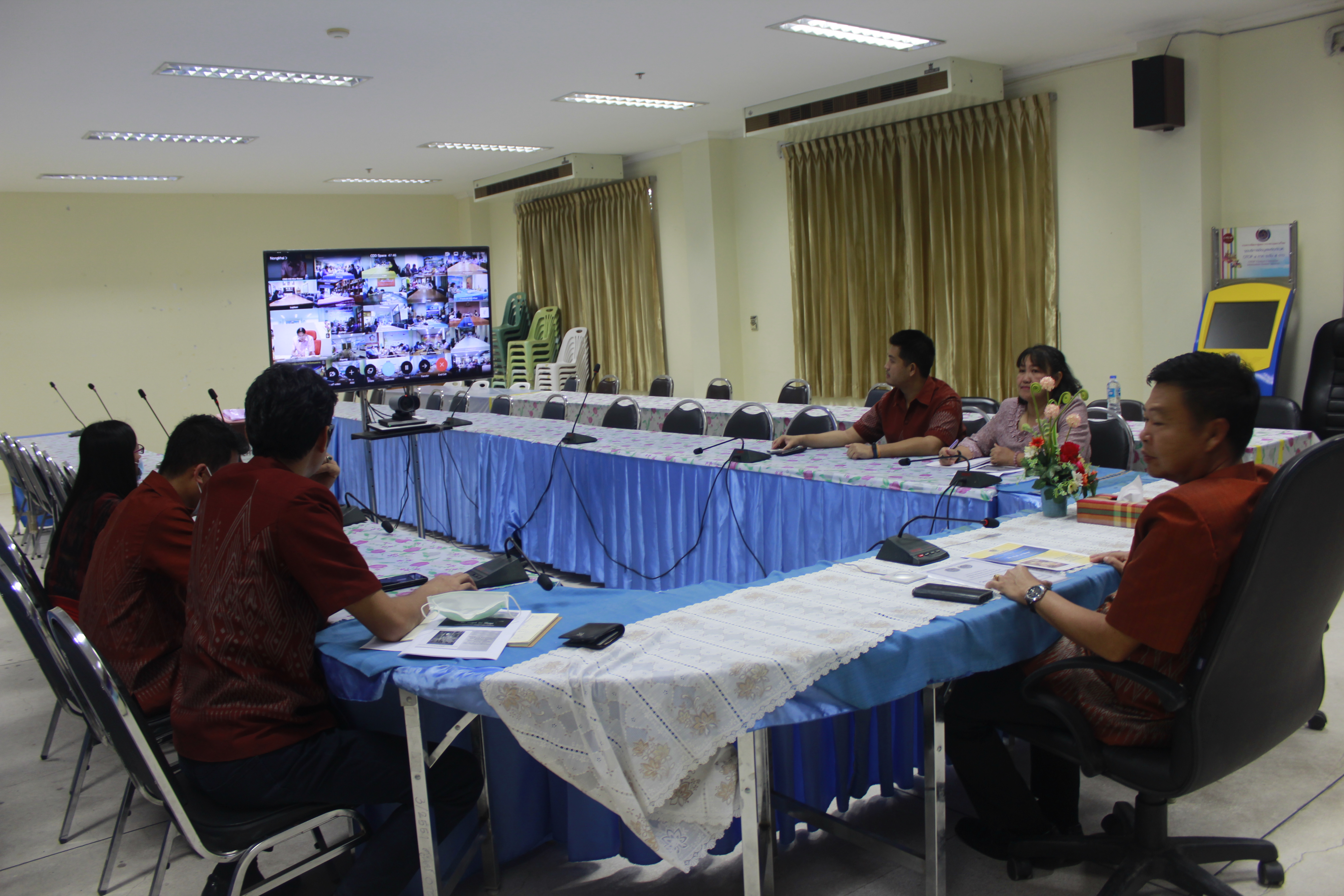 พช.หนองคาย ร่วมรับฟังการประชุมชี้แจงการคัดเลือกบุคคลเพื่อจัดจ้างเป็นลูกจ้างเหมาบริการ โครงการ ”โคก หนอง นา โมเดล”