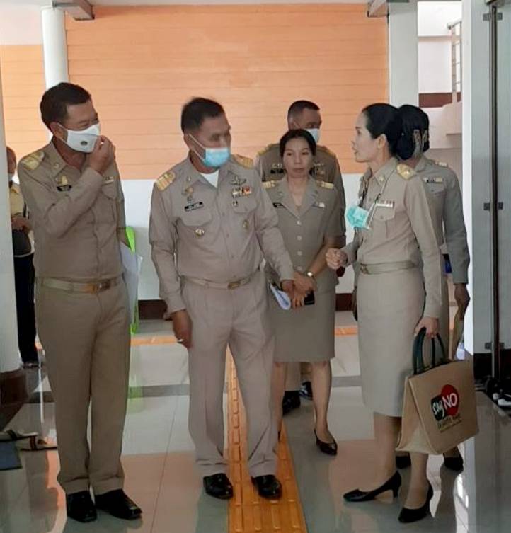 ผู้ว่าราชการจังหวัดหนองคายตรวจเยี่ยมศูนย์แสดงและจำหน่ายผลิตภัณฑ์ OTOP จังหวัดหนองคาย และมอบแนวทางการดำเนินงานบริหารศูนย์ฯ