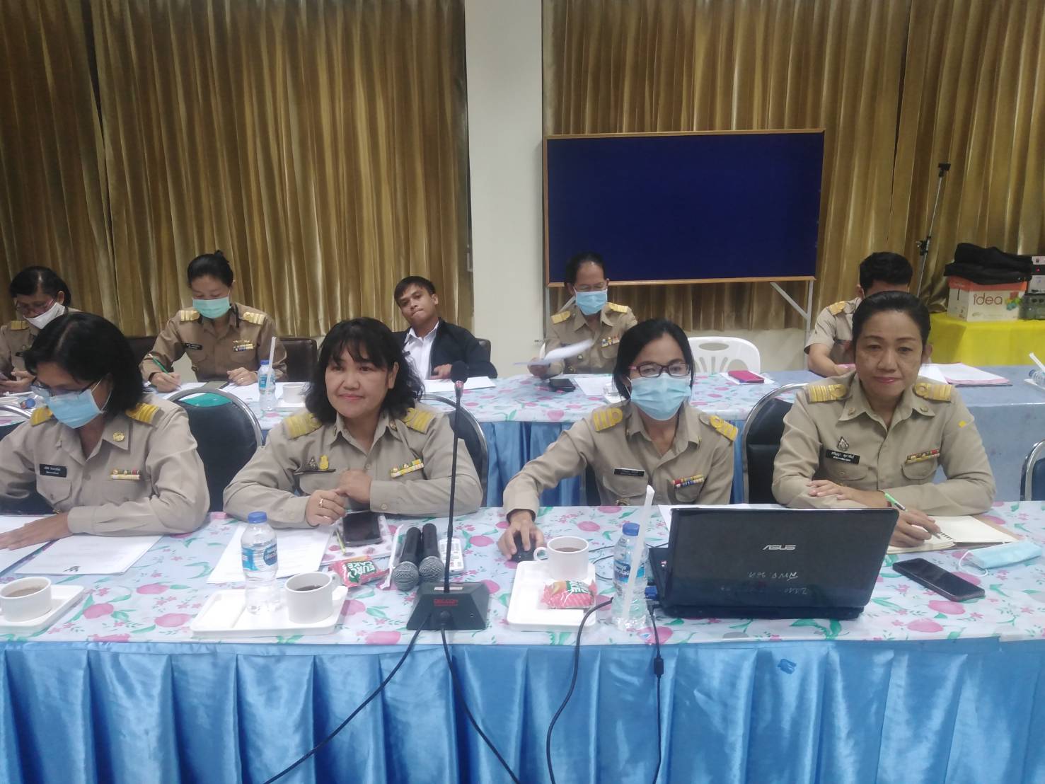 พช.หนองคาย ประชุมเตรียมความพร้อมในการคัดเลือกบุคคลเพื่อจัดจ้างเป็น ลูกจ้างเหมาบริการ ปฏิบัติภารกิจตามโครงการพัฒนาพื้นที่ต้นแบบการพัฒนาคุณภาพชีวิตตามหลักทฤษฎีใหม่ ประยุกต์สู่ “โคก หนอง นา โมเดล” พร้อมผู้อำนวยการกลุ่มงาน พัฒนาการอำเภอ และนักวิชาการพัฒนาชุมชน เข้าร่วมประชุม