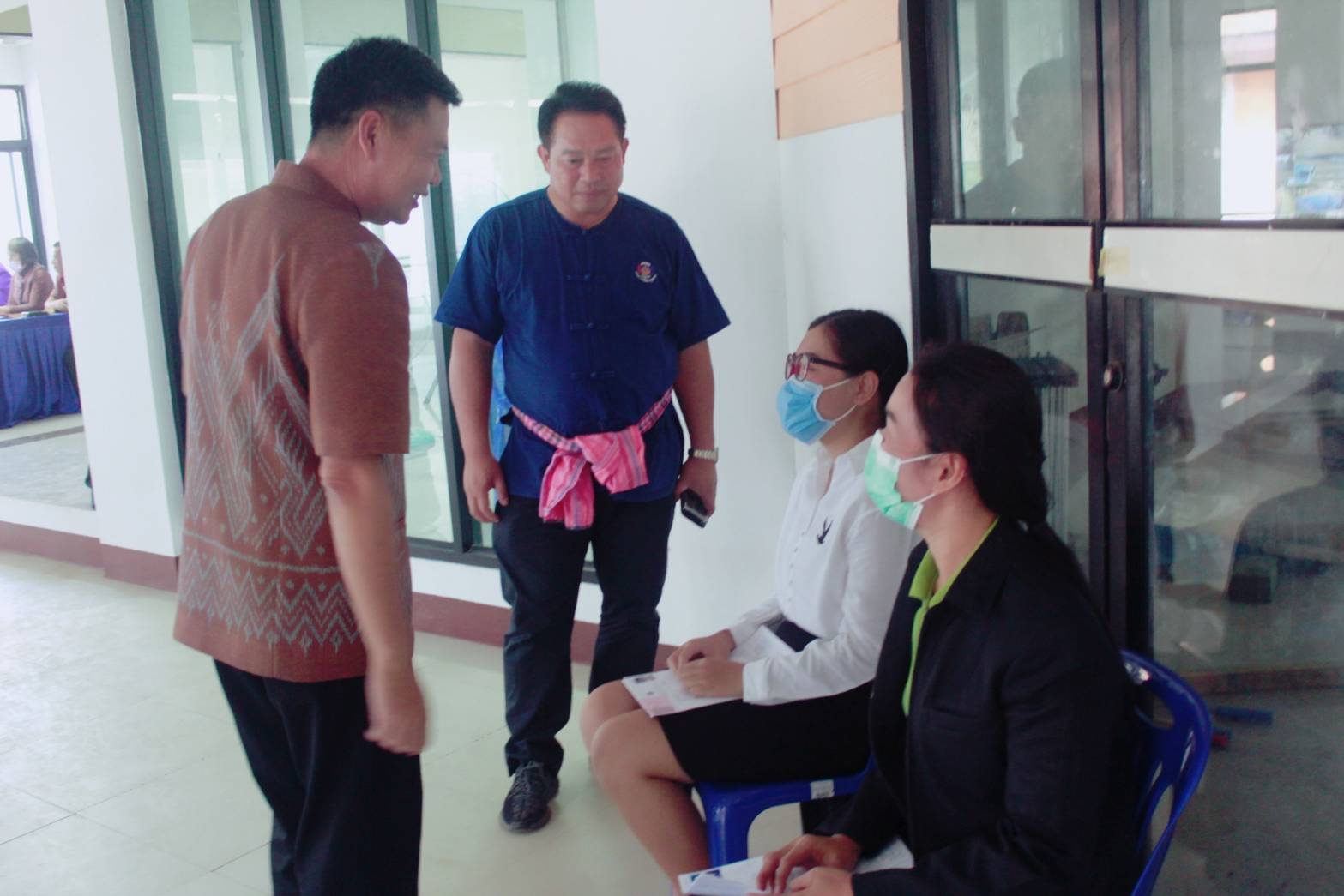 นายอาจณรงค์ สัตยพานิช หัวหน้าผู้ตรวจราชการกรมการพัฒนาชุมชน ลงพื้นที่ออกติดตามการดำเนินงานการคัดเลือกบุคคลเพื่อจัดจ้างเป็น ลูกจ้างเหมาบริการ ปฏิบัติภารกิจตามโครงการพัฒนาพื้นที่ต้นแบบการพัฒนาคุณภาพชีวิตตามหลักทฤษฎีใหม่ ประยุกต์สู่ “โคก หนอง นา โมเดล”