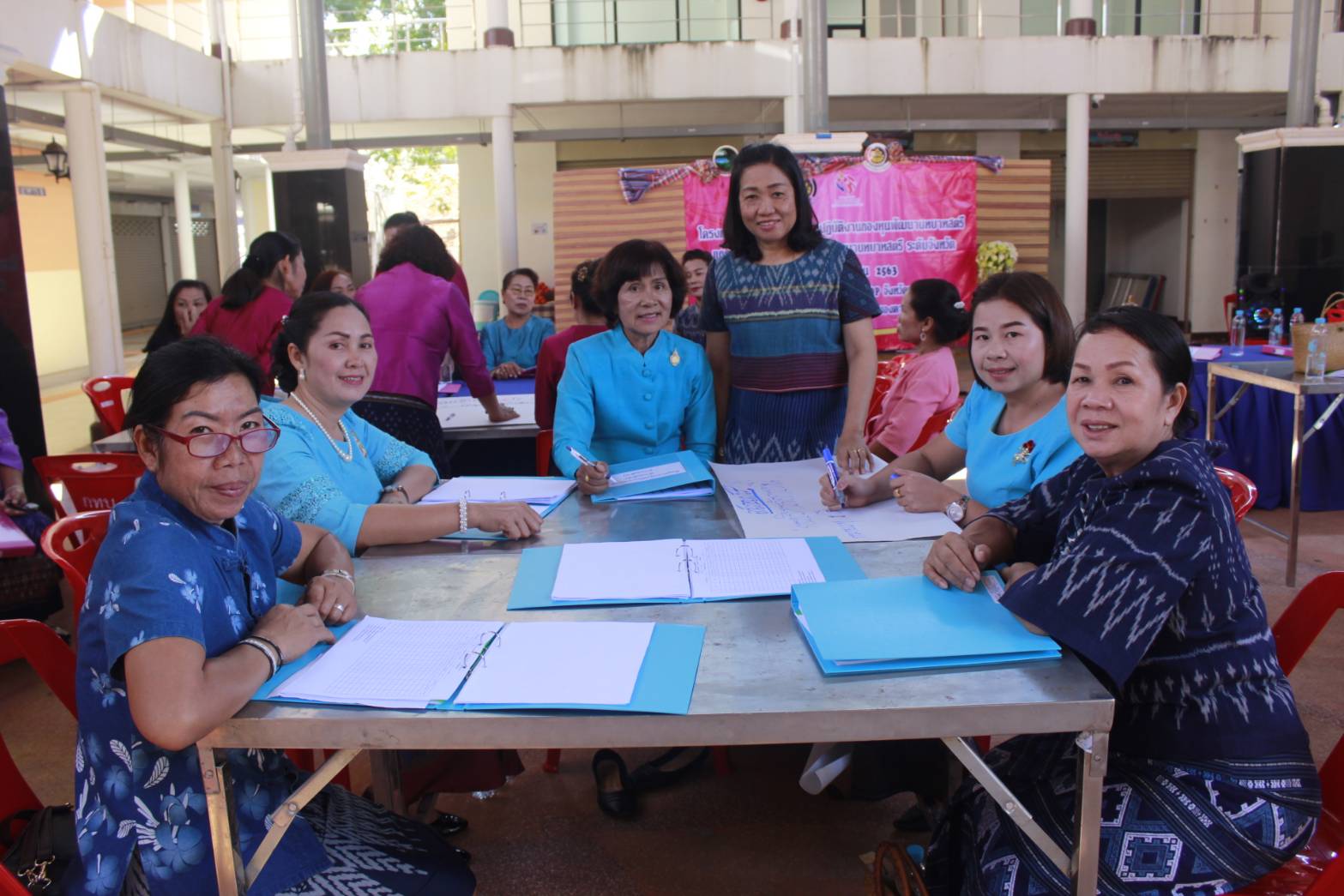 นายไพโรจน์ โสภาพร พัฒนาการจังหวัดหนองคายเป็นประธานพิธีเปิด “โครงการเพิ่มประสิทธิภาพการปฏิบัติงานกองทุนพัฒนาบทบาทสตรี แก่กลไกการขับเคลื่อนกองทุนพัฒนาบทบาทสตรี ระดับจังหวัด