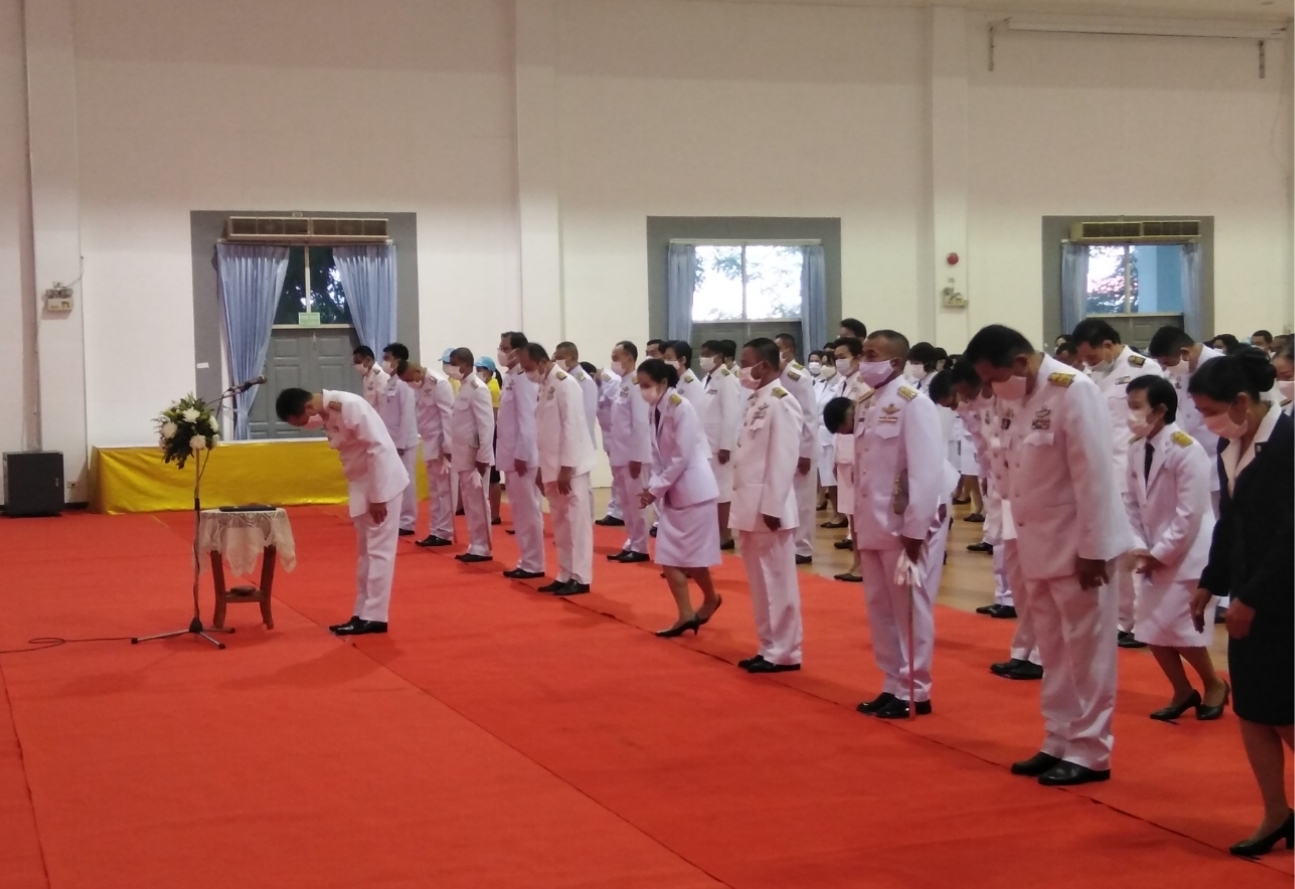 พช.หนองคาย เข้าร่วมพิธีถวายราชสักการะวางพานพุ่มดอกไม้สดพระบาทสมเด็จพระบรมชนกาธิเบศร มหาภูมิพลอดุลยเดชมหาราช บรมนาถบพิตร เนื่องในวันพระบิดาแห่งฝนหลวง ประจำปี 2563