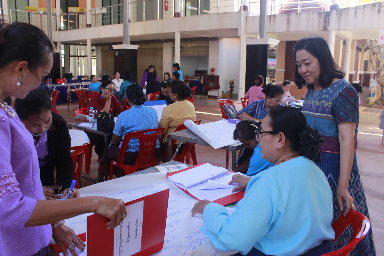 นายไพโรจน์ โสภาพร พัฒนาการจังหวัดหนองคายเป็นประธานพิธีเปิด “โครงการเพิ่มประสิทธิภาพการปฏิบัติงานกองทุนพัฒนาบทบาทสตรี แก่กลไกการขับเคลื่อนกองทุนพัฒนาบทบาทสตรี ระดับจังหวัด