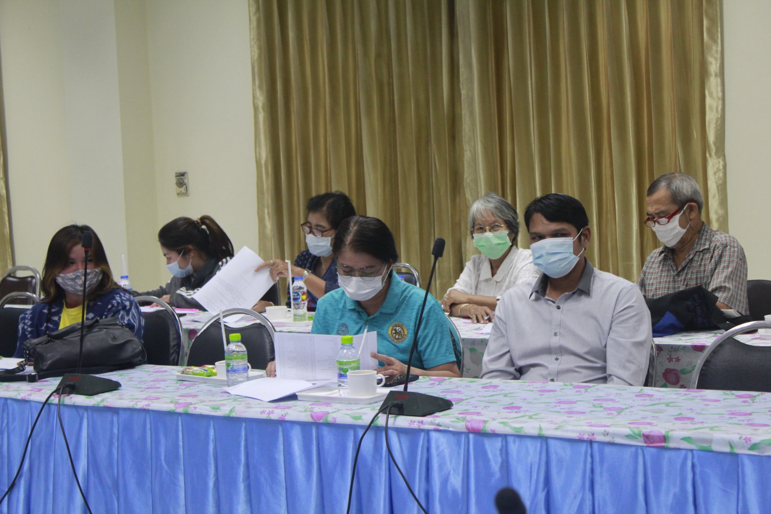 นายไพโรจน์ โสภาพร พัฒนาการจังหวัดหนองคาย เป็นประธาน การคัดเลือกผู้ผลิตผู้ประกอบการ OTOP เพื่อเข้าร่วมแสดง และจำหน่ายสินค้า OTOP City 2020 ระหว่างวันที่ 19-20 ธันวาคม 2563 ณอาคารชาเลนเจอร์ 1-3 ศูนย์แสดงสินค้า และการประชุมอิมแพ็คเมืองทองธานี