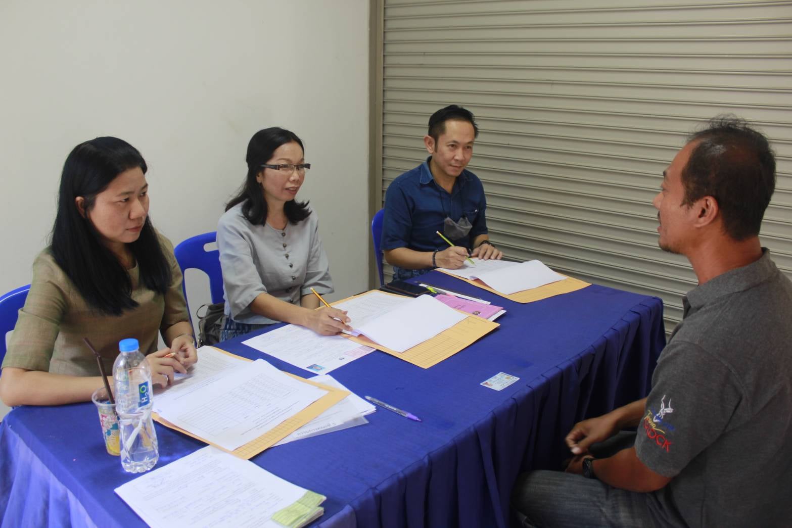 นายอาจณรงค์ สัตยพานิช หัวหน้าผู้ตรวจราชการกรมการพัฒนาชุมชน ลงพื้นที่ออกติดตามการดำเนินงานการคัดเลือกบุคคลเพื่อจัดจ้างเป็น ลูกจ้างเหมาบริการ ปฏิบัติภารกิจตามโครงการพัฒนาพื้นที่ต้นแบบการพัฒนาคุณภาพชีวิตตามหลักทฤษฎีใหม่ ประยุกต์สู่ “โคก หนอง นา โมเดล”