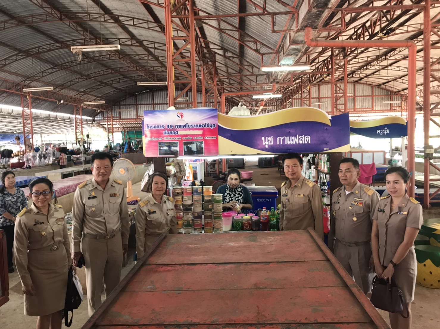 พช.หนองคาย ลงพื้นที่ออกติดตามเยี่ยมเยียน การดำเนินงานกลุ่มอาชีพสมาชิกกองทุนพัฒนาบทบาทสตรีที่กู้ยืมเงินกองทุนหมุนเวียนไปประกอบอาชีพ พร้อมให้กำลังใจและสร้างความเข้าใจการบริหารโครงการให้เป็นไปตามวัตถุประสงค์