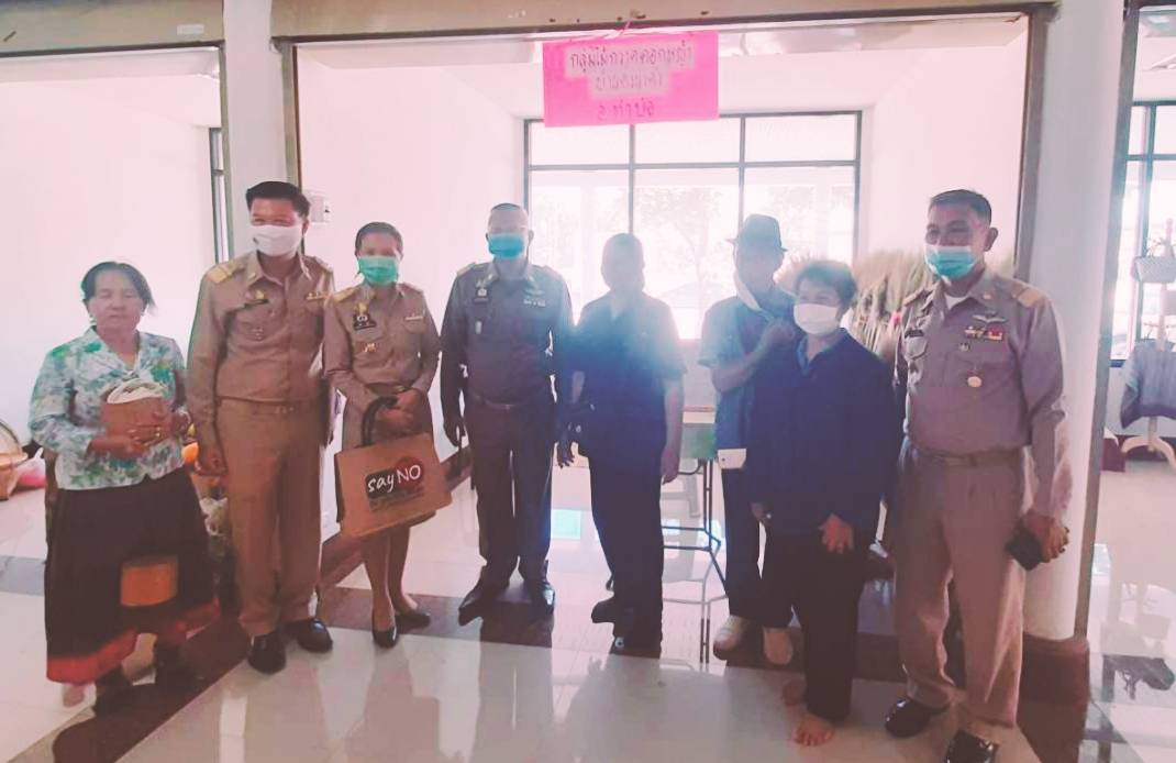 ผู้ว่าราชการจังหวัดหนองคายตรวจเยี่ยมศูนย์แสดงและจำหน่ายผลิตภัณฑ์ OTOP จังหวัดหนองคาย และมอบแนวทางการดำเนินงานบริหารศูนย์ฯ