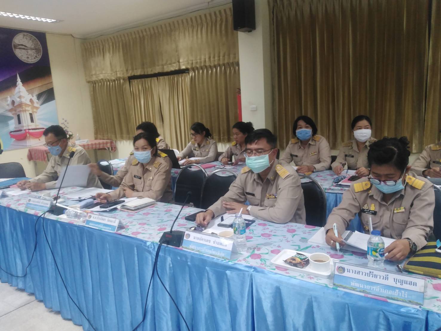 พช.หนองคาย ประชุมเตรียมความพร้อมในการคัดเลือกบุคคลเพื่อจัดจ้างเป็น ลูกจ้างเหมาบริการ ปฏิบัติภารกิจตามโครงการพัฒนาพื้นที่ต้นแบบการพัฒนาคุณภาพชีวิตตามหลักทฤษฎีใหม่ ประยุกต์สู่ “โคก หนอง นา โมเดล” พร้อมผู้อำนวยการกลุ่มงาน พัฒนาการอำเภอ และนักวิชาการพัฒนาชุมชน เข้าร่วมประชุม