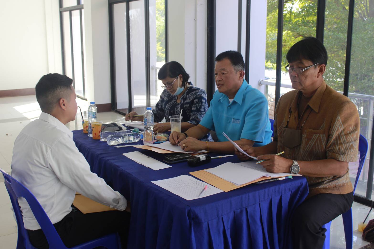 นายอาจณรงค์ สัตยพานิช หัวหน้าผู้ตรวจราชการกรมการพัฒนาชุมชน ลงพื้นที่ออกติดตามการดำเนินงานการคัดเลือกบุคคลเพื่อจัดจ้างเป็น ลูกจ้างเหมาบริการ ปฏิบัติภารกิจตามโครงการพัฒนาพื้นที่ต้นแบบการพัฒนาคุณภาพชีวิตตามหลักทฤษฎีใหม่ ประยุกต์สู่ “โคก หนอง นา โมเดล”