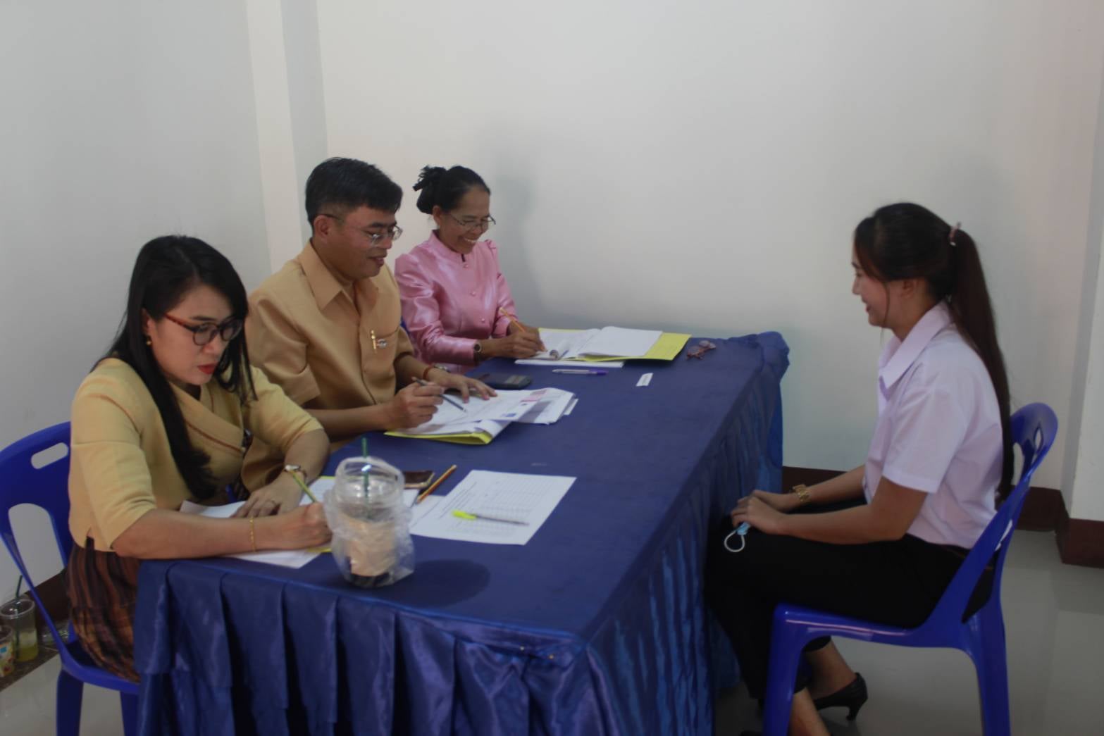 นายอาจณรงค์ สัตยพานิช หัวหน้าผู้ตรวจราชการกรมการพัฒนาชุมชน ลงพื้นที่ออกติดตามการดำเนินงานการคัดเลือกบุคคลเพื่อจัดจ้างเป็น ลูกจ้างเหมาบริการ ปฏิบัติภารกิจตามโครงการพัฒนาพื้นที่ต้นแบบการพัฒนาคุณภาพชีวิตตามหลักทฤษฎีใหม่ ประยุกต์สู่ “โคก หนอง นา โมเดล”