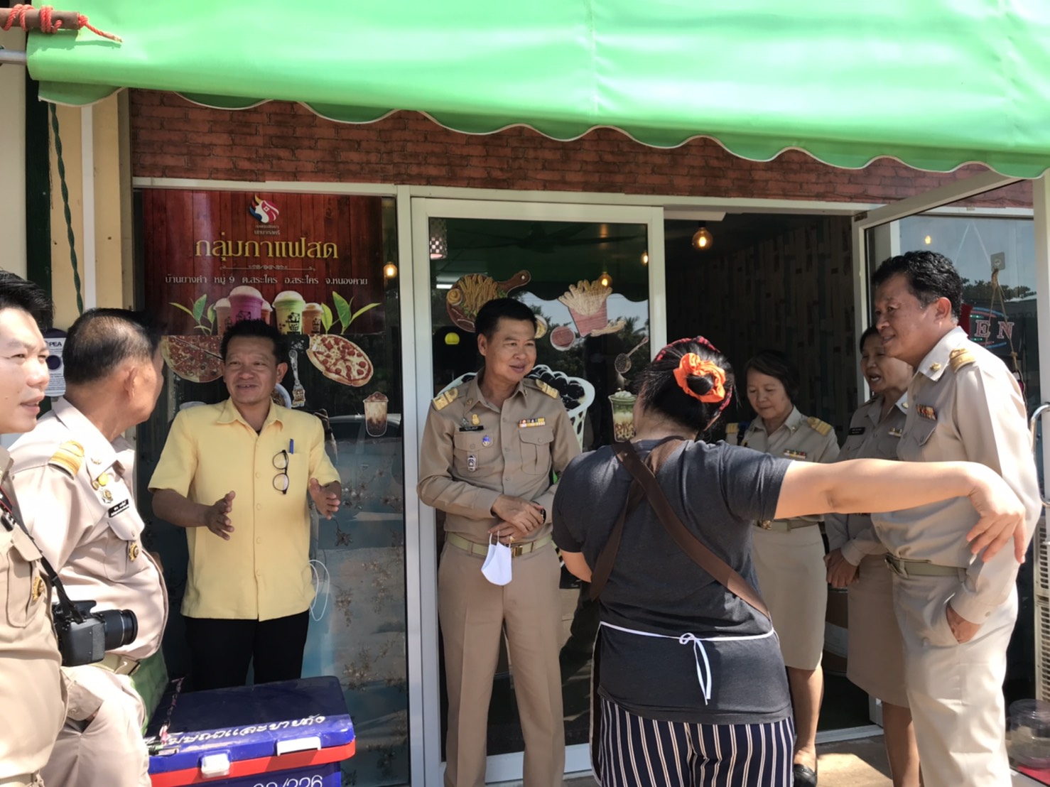 พช.หนองคาย ลงพื้นที่ออกติดตามเยี่ยมเยียน การดำเนินงานกลุ่มอาชีพสมาชิกกองทุนพัฒนาบทบาทสตรีที่กู้ยืมเงินกองทุนหมุนเวียนไปประกอบอาชีพ พร้อมให้กำลังใจและสร้างความเข้าใจการบริหารโครงการให้เป็นไปตามวัตถุประสงค์