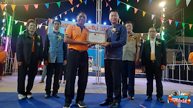 นายไพโรจน์ โสภาพร พัฒนาการจังหวัดหนองคาย เป็นประธานเปิดกิจกรรมรวมพลคนกองทุนหมู่บ้านอำเภอท่าบ่อ ครั้งที่ 1 ประจำปี 2563 ของเครือข่ายกองทุนหมู่บ้านและชุมชนเมือง อำเภอท่าบ่อ ร่วมกับสำนักงานพัฒนาชุมชนอำเภอท่าบ่อ จัดขึ้น เพื่อหารายได้ช่วยเหลือผู้ด้อยโอกาส ผู้ป่วยติดเตียงในชุมชน เพื่อเชิดชูเกียรติแก่กองทุนหมู่บ้านที่มีการบริหารจัดการดีเด่น และครัวเรือนต้นแบบที่ยืมเงินกองทุนหมู่บ้านไปประกอบอาชีพและประสบผลสำเร็จ เพื่อเป็นต้นแบบให้แก่สมาชิกกองทุนหมู่บ้านต่อไป