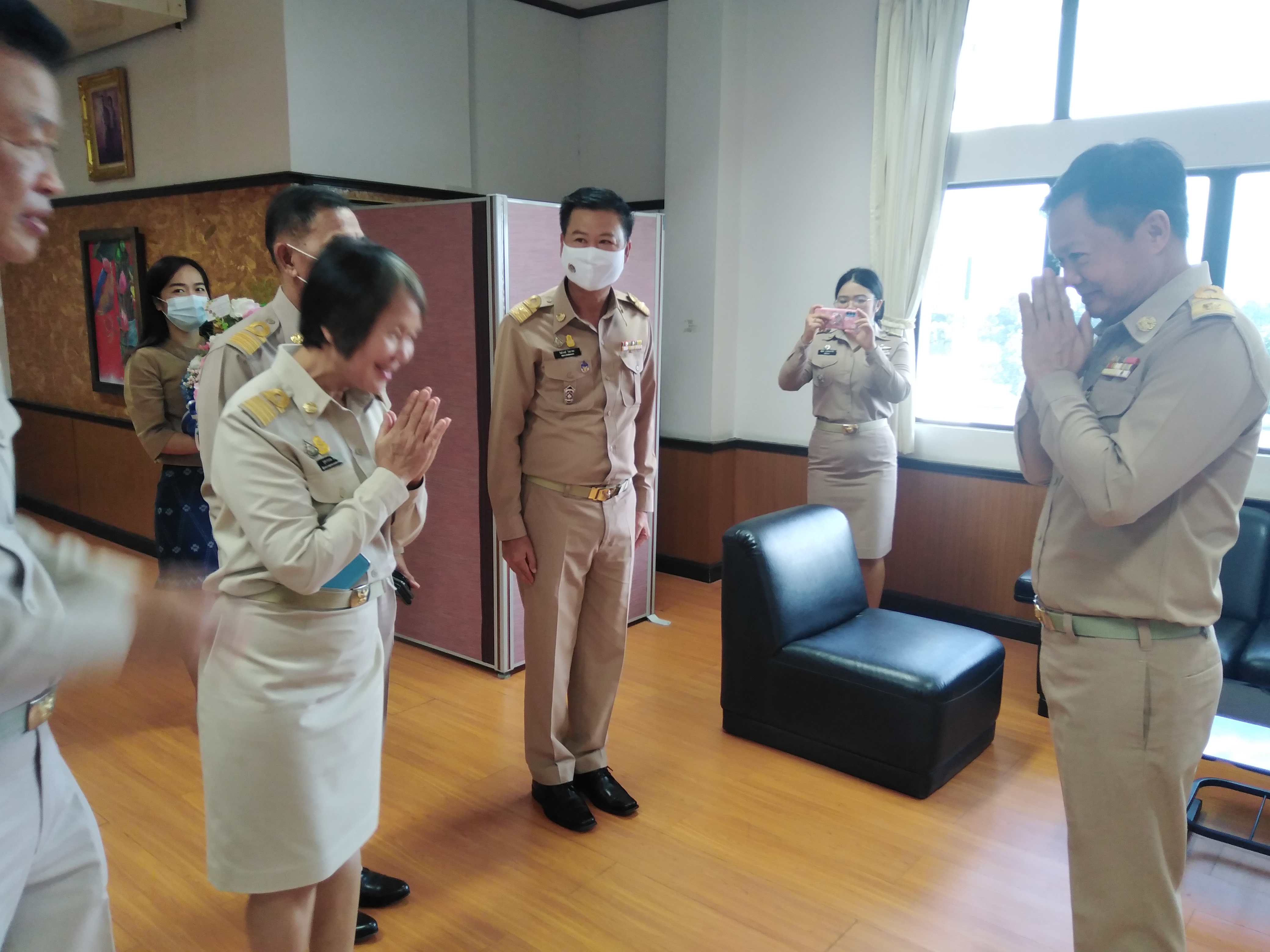 พช.หนองคาย แสดงความยินดีกับ นายเอกพร จุ้ยสำราญ ในโอกาสที่ย้ายมารับตำแหน่ง รองผู้ว่าราชการจังหวัดหนองคาย