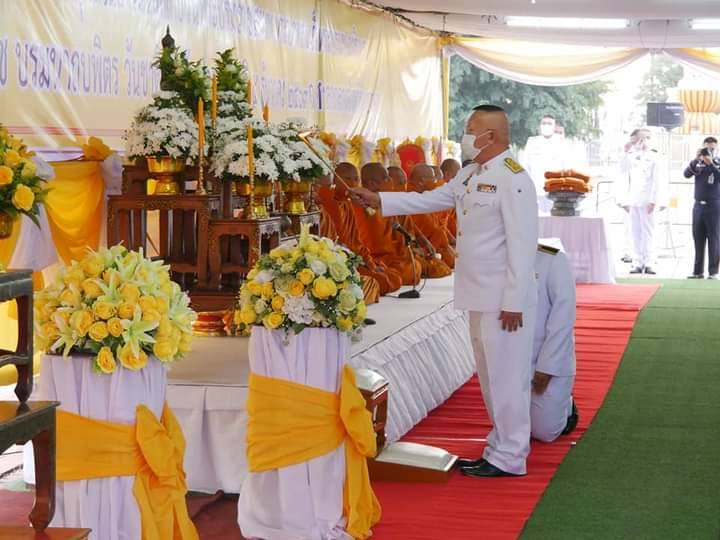 พช.หนองคาย ร่วมพิธีทำบุญตักบาตรถวายเป็นพระราชกุศล เนื่องในวันคล้ายวันพระบรมราชสมภพพระบาทสมเด็จพระบรมชนกาธิเบศร มหาภูมิพลอดุลยเดชมหาราชบรมนาถบพิตร วันชาติและวันพ่อแห่งชาติ