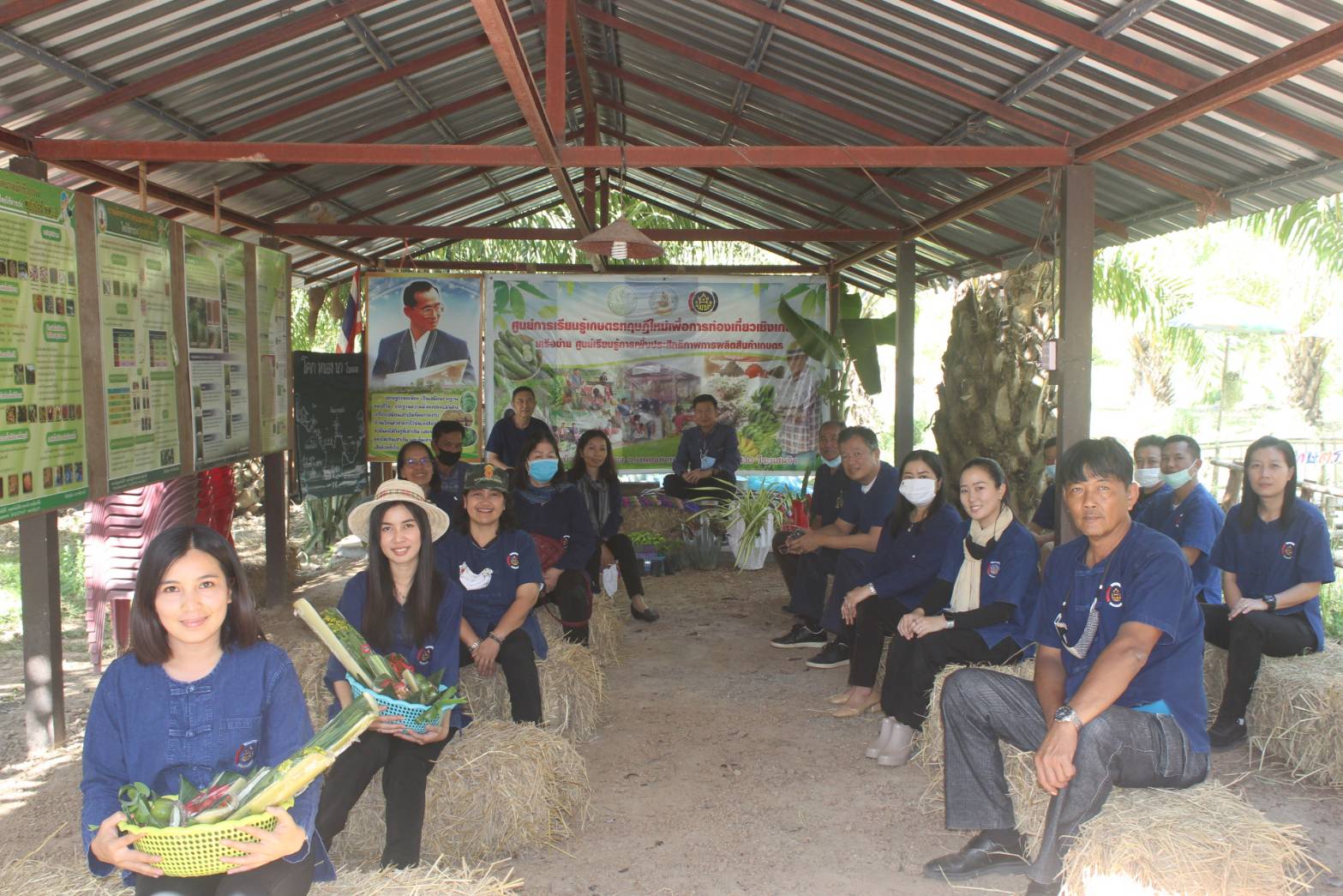 นายไพโรจน์ โสภาพร พัฒนาการจังหวัดหนองคาย พร้อมด้วย นาย เจริญจิต สืบสาววงศ์ นายอำเภอเมืองหนองคาย ลงพื้นที่ ออกติดตามเพื่อเตรียมความพร้อมการขับเคลื่อนโครงการ “พัฒนาพื้นที่ต้นแบบการพัฒนาคุณภาพชีวิตตามหลักทฤษฎีใหม่ ประยุกต์สู่ “โคก หนอง นา โมเดล”