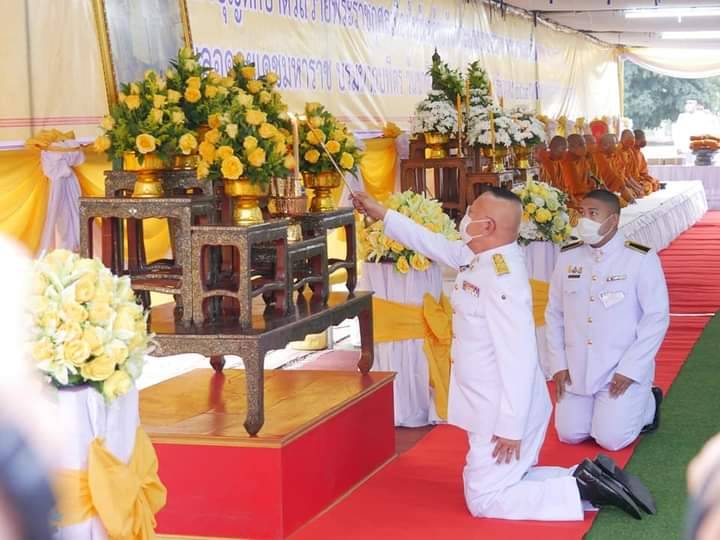 พช.หนองคาย ร่วมพิธีทำบุญตักบาตรถวายเป็นพระราชกุศล เนื่องในวันคล้ายวันพระบรมราชสมภพพระบาทสมเด็จพระบรมชนกาธิเบศร มหาภูมิพลอดุลยเดชมหาราชบรมนาถบพิตร วันชาติและวันพ่อแห่งชาติ