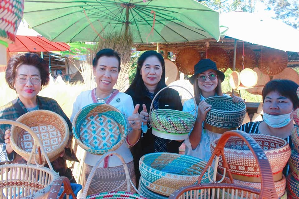 นายประเสริฐ ลือชาธนานนท์ ผู้ว่าราชการจังหวัดหนองคาย และ นางสาวสิริมา วัฒโน รอง ผวจ.หนองคาย นำหัวหน้าส่วนราชการ ภาคเอกชน และสื่อมวลชน สำรวจเส้นทางท่องเที่ยว ตามโครงการ “เส้นทางธรรม เส้นทางเที่ยว ทางเดียวกัน @ หนองคาย”