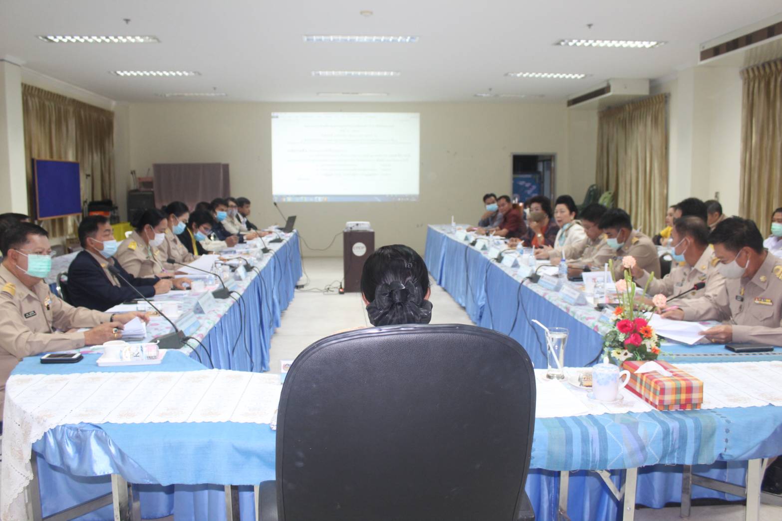 นายประเสริฐ ลือชาธนานนท์ ผู้ว่าราชการจังหวัดหนองคายมอบหมายให้ นางสาวสิริมา วัฒโน รองผู้ว่าราชการจังหวัดหนองคาย เป็นประธานในการประชุม คณะกรรมการขับเคลื่อนศูนย์แสดงและจำหน่ายผลิตภัณฑ์ OTOP จังหวัดหนองคาย ครั้งที่ 5/2563