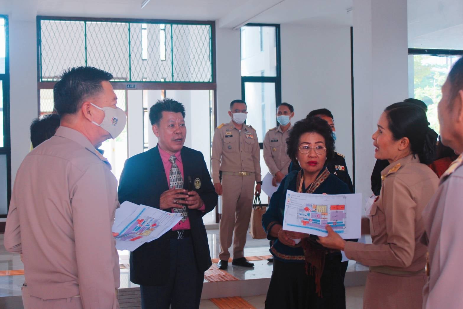 นายประเสริฐ ลือชาธนานนท์ ผู้ว่าราชการจังหวัดหนองคายมอบหมายให้ นางสาวสิริมา วัฒโน รองผู้ว่าราชการจังหวัดหนองคาย เป็นประธานในการประชุมปรึกษาหารือการใช้ประโยชน์พื้นที่ศูนย์แสดงและจำหน่ายผลิตภัณฑ์ OTOP จังหวัดหนองคาย