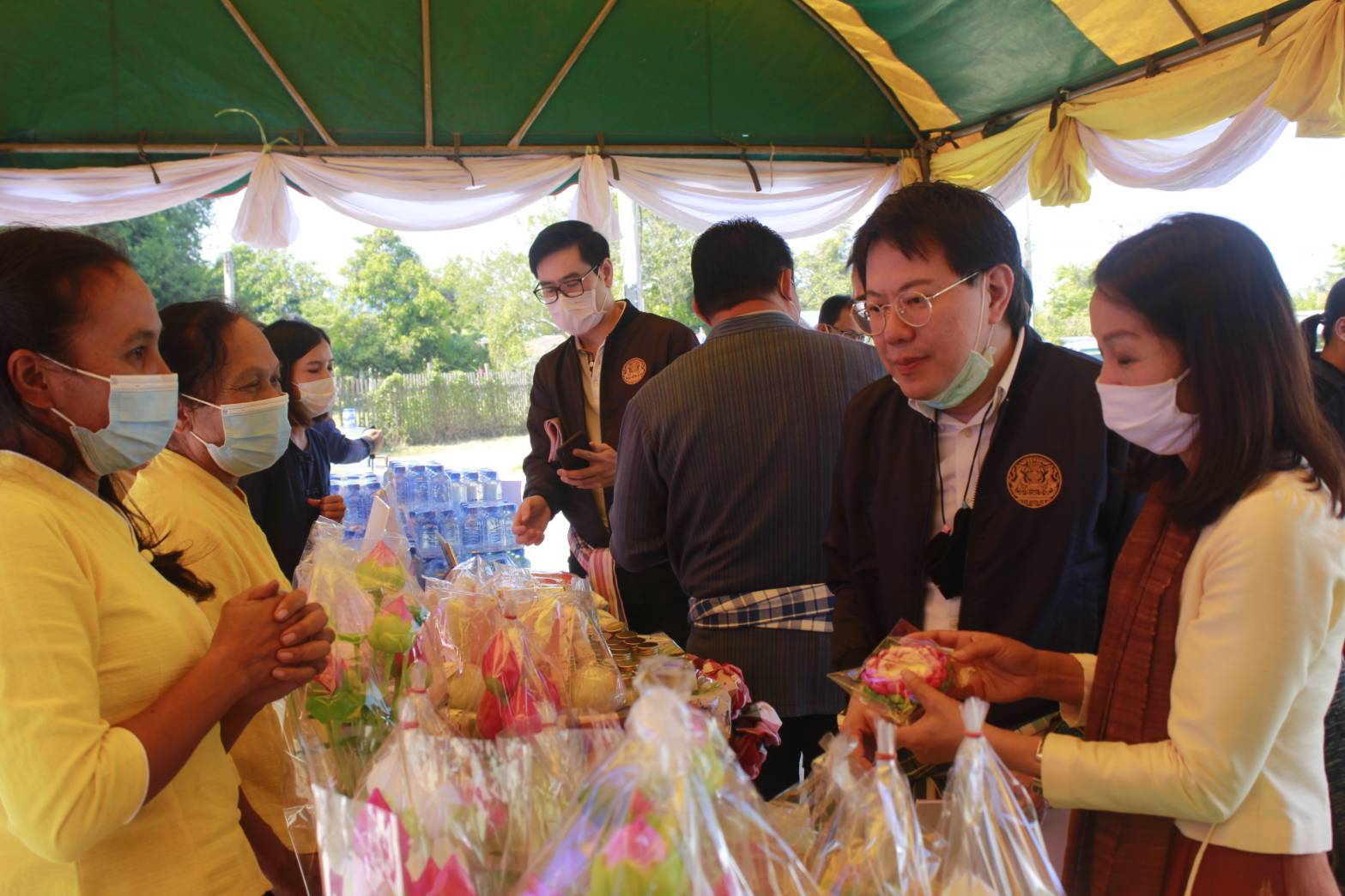 คณะทำงานของ นายสุพัฒนพงษ์ พันธ๋มีเชาว์ รองนายกรัฐมนตรี ลงพื้นที่ติดตาม และเยี่ยมชมผลการดำเนินงานกองทุนหมู่บ้านและชุมชนเมือง บ้านสามัคคี หมู่ 5 ตำบลหาดคำ อำเภอเมืองหนองคาย