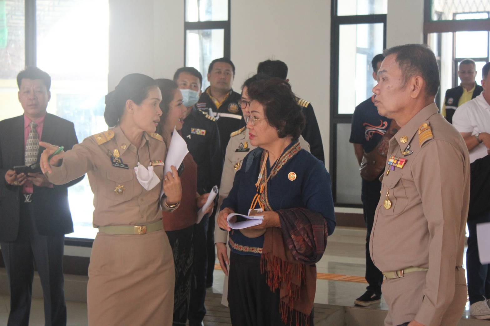 นายประเสริฐ ลือชาธนานนท์ ผู้ว่าราชการจังหวัดหนองคายมอบหมายให้ นางสาวสิริมา วัฒโน รองผู้ว่าราชการจังหวัดหนองคาย เป็นประธานในการประชุมปรึกษาหารือการใช้ประโยชน์พื้นที่ศูนย์แสดงและจำหน่ายผลิตภัณฑ์ OTOP จังหวัดหนองคาย