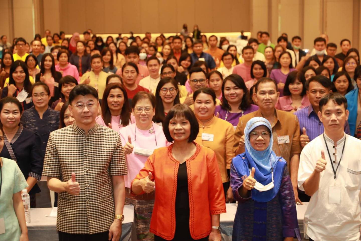 นายไพโรจน์ โสภาพร พัฒนาการจังหวัดหนองคาย มอบหมายให้ นายสมาน นวลจันทร์ ผู้อำนวยการกลุ่มงานส่งเสริมการพัฒนาชุมชน และนายรัฐศาสตร์ จันทร์ศรี นักวิชาการพัฒนาชุมชนปฏิบัติการ ร่วมฝึกอบรมโครงการเพิ่มประสิทธิภาพการปฏิบัติงานแก่เจ้าหน้าที่พัฒนาชุมชนด้านการบริหารงานดี ประจำปี 2564