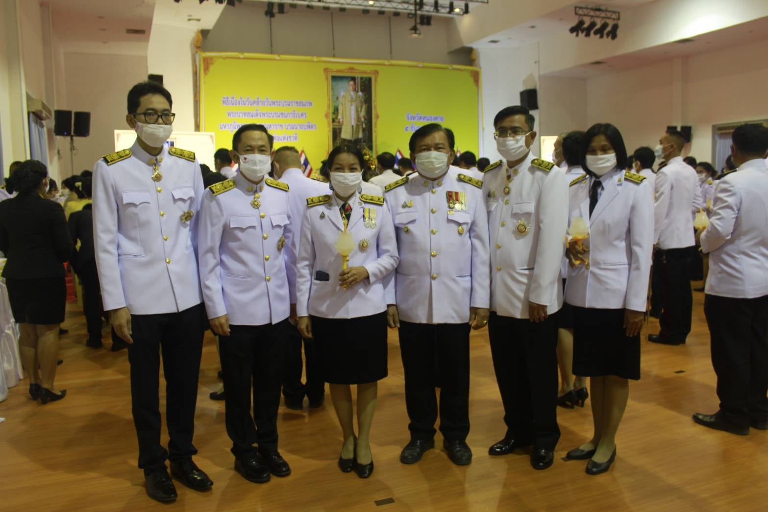 พช.หนองคาย ร่วมพิธีจุดเทียนเพื่อสดุดีพระเกียรติคุณและน้อมรำลึกในพระมหากรุณาธิคุณ เนื่องในวันคล้ายวันพระบรมราชสมภพ พระบาทสมเด็จพระบรมชนกาธิเบศร มหาภูมิพลอดุลยเดชมหาราช บรมนาถบพิตร