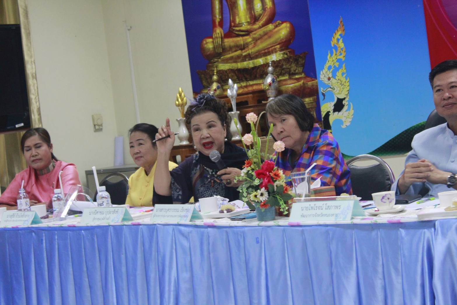 นางสาวสิริมา วัฒโน รองผู้ว่าราชการจังหวัดหนองคาย มอบหมายให้นายไพโรจน์ โสภาพร พัฒนาการจังหวัดหนองคาย เป็นประธานกรรมการตัดสินการประกวดโครงการ CDD Young Designer Contest จังหวัดหนองคาย ภายใต้คอนเซ็ปต์ “? ผ้าไทย ใส่ได้ทุกวัน ไม่มีเบื่อ EVERYDAY EVERYWEAR”