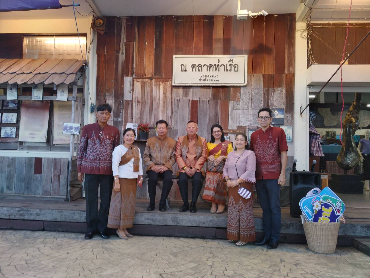 “จังหวัดหนองคายจัดกิจกรรม”นุ่งผ้าหนองคาย ใส่บาตรริมโขง”โดยมีนายประเสริฐ ลือชาธนานนท์ ผู้ว่าราชการจังหวัดหนองคาย เป็นประธาน”