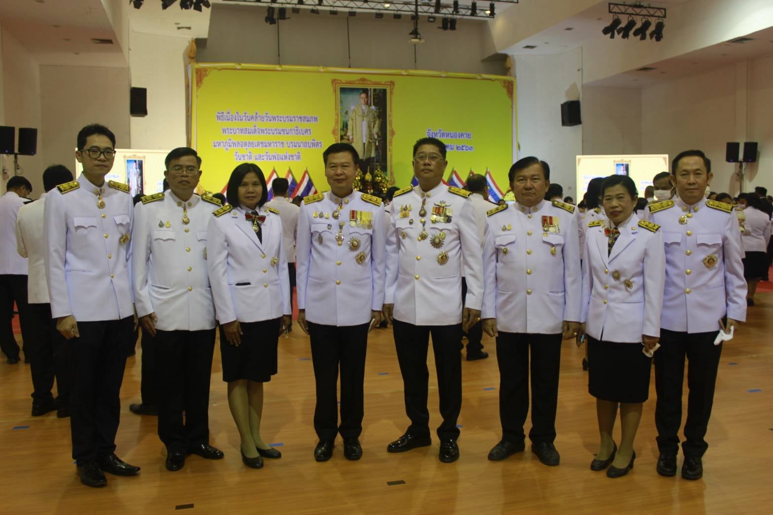 พช.หนองคาย ร่วมพิธีจุดเทียนเพื่อสดุดีพระเกียรติคุณและน้อมรำลึกในพระมหากรุณาธิคุณ เนื่องในวันคล้ายวันพระบรมราชสมภพ พระบาทสมเด็จพระบรมชนกาธิเบศร มหาภูมิพลอดุลยเดชมหาราช บรมนาถบพิตร
