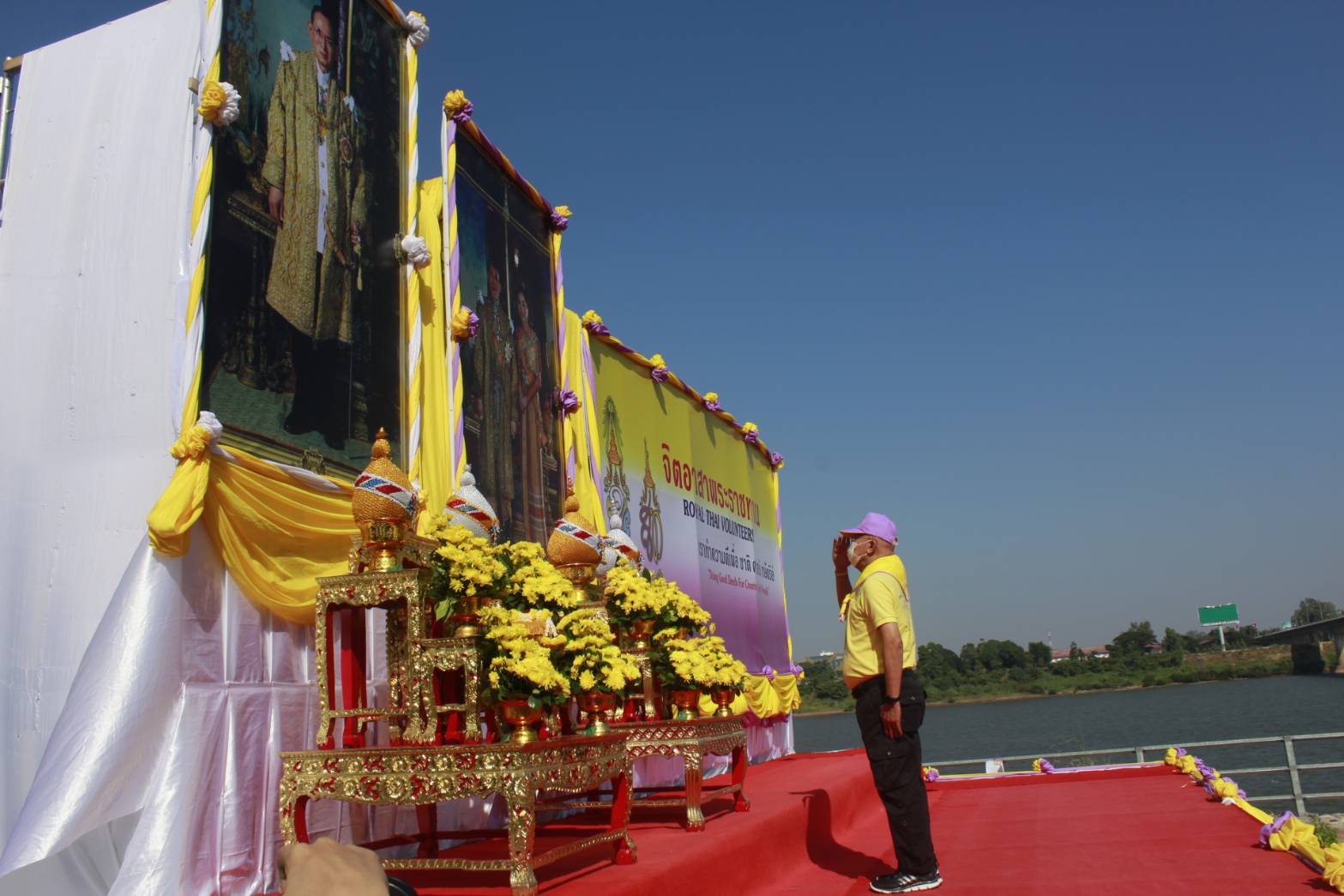 พช.หนองคาย ร่วมพิธีกิจกรรมจิตอาสาพัฒนา เนื่องในวันคล้ายวันพระบรมราชสมภพ พระบาทสมเด็จพระบรมชนกาธิเบศร มหาภูมิพลอดุลยเดชมหาราช บรมนาถบพิตร ” กิจกรรมพัฒนาสิ่งแวดล้อมและบำเพ็ญสาธารณประโยชน์เพื่อถวายเป็นพระราชกุศล”