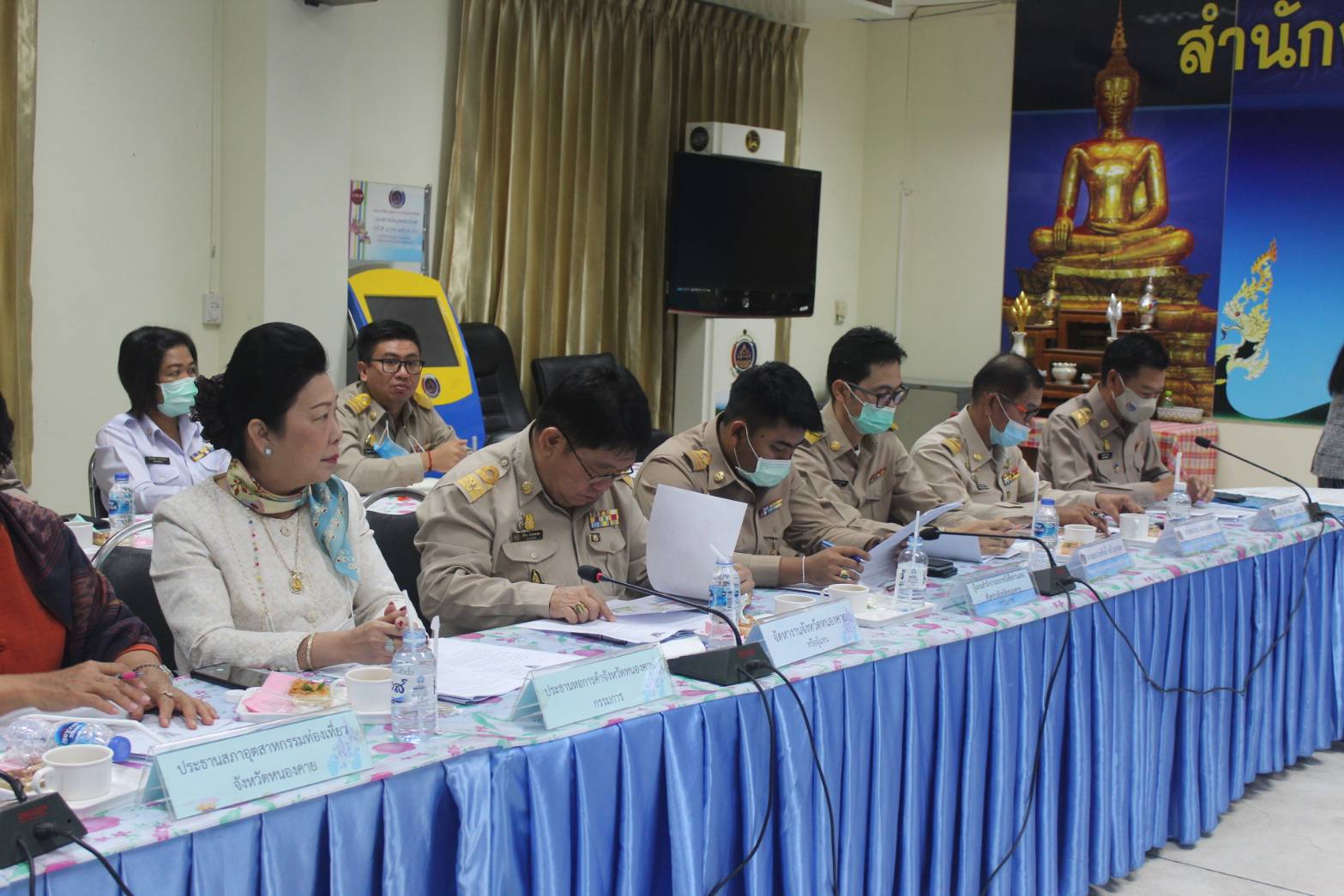 นายประเสริฐ ลือชาธนานนท์ ผู้ว่าราชการจังหวัดหนองคายมอบหมายให้ นางสาวสิริมา วัฒโน รองผู้ว่าราชการจังหวัดหนองคาย เป็นประธานในการประชุม คณะกรรมการขับเคลื่อนศูนย์แสดงและจำหน่ายผลิตภัณฑ์ OTOP จังหวัดหนองคาย ครั้งที่ 5/2563