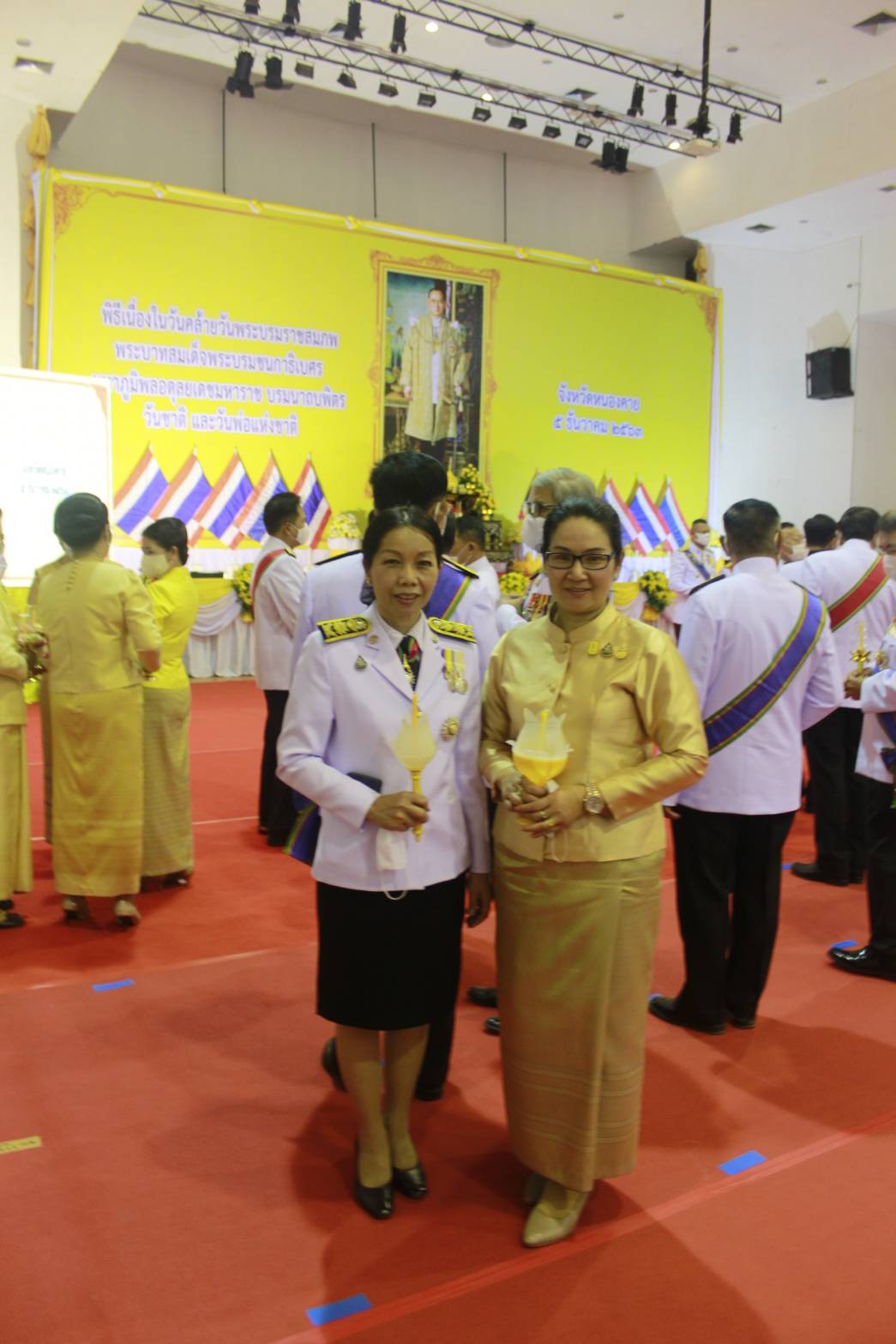 พช.หนองคาย ร่วมพิธีจุดเทียนเพื่อสดุดีพระเกียรติคุณและน้อมรำลึกในพระมหากรุณาธิคุณ เนื่องในวันคล้ายวันพระบรมราชสมภพ พระบาทสมเด็จพระบรมชนกาธิเบศร มหาภูมิพลอดุลยเดชมหาราช บรมนาถบพิตร