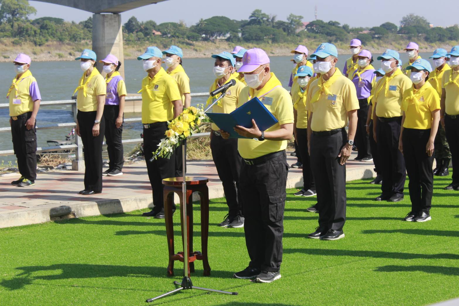 พช.หนองคาย ร่วมพิธีกิจกรรมจิตอาสาพัฒนา เนื่องในวันคล้ายวันพระบรมราชสมภพ พระบาทสมเด็จพระบรมชนกาธิเบศร มหาภูมิพลอดุลยเดชมหาราช บรมนาถบพิตร ” กิจกรรมพัฒนาสิ่งแวดล้อมและบำเพ็ญสาธารณประโยชน์เพื่อถวายเป็นพระราชกุศล”