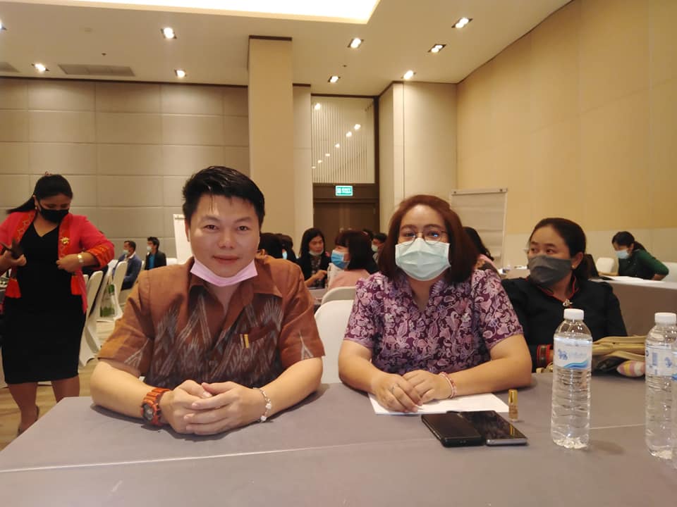 นายไพโรจน์ โสภาพร พัฒนาการจังหวัดหนองคาย มอบหมาย นายธนวรรธน์ กุลศรีวนรัตน์ นักวิชาการพัฒนาชุมชนปฏิบัติการ กลุ่มงานสารสนเทศฯ เข้าร่วมอบรมโครงการฯ ดังกล่าว ระยะเวลา 3 วัน ระหว่างวันที่ 21 – 23 ธันวาคม 2563 ณ โรงแรม ทีเค พาเลซ & คอนเวนชั่น เขตหลักสี่ กรุงเทพมหานคร