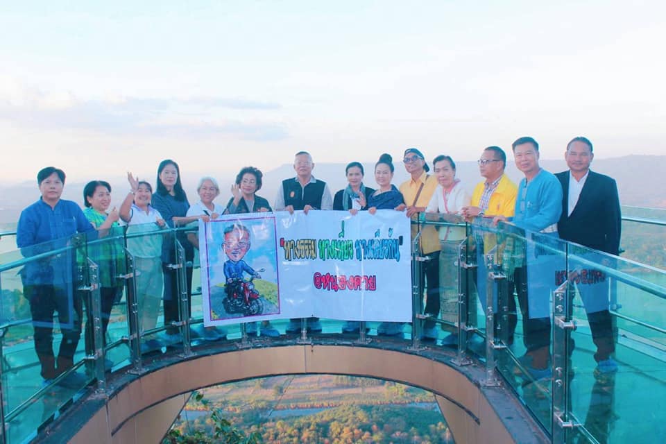 นายประเสริฐ ลือชาธนานนท์ ผู้ว่าราชการจังหวัดหนองคาย และ นางสาวสิริมา วัฒโน รอง ผวจ.หนองคาย นำหัวหน้าส่วนราชการ ภาคเอกชน และสื่อมวลชน สำรวจเส้นทางท่องเที่ยว ตามโครงการ “เส้นทางธรรม เส้นทางเที่ยว ทางเดียวกัน @ หนองคาย”