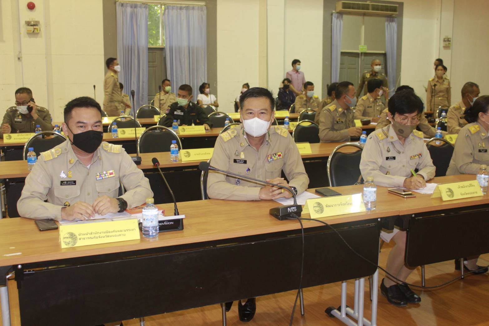 นายประเสริฐ ลือชาธนานนท์ ผู้ว่าราชการจังหวัดหนองคาย เป็นประธานประชุมคณะกรมการจังหวัดและหัวหน้าส่วนราชการประจำจังหวัด ครั้งที่ 10/2563 โดยวาระก่อนการประชุมมีกิจกรรม พิธีมอบรางวัลและเกียรติบัตรการประกวดประกวด โครงการ CDD Young Designer Contest จังหวัดหนองคาย ภายใต้คอนเซ็ปต์ “ ผ้าไทย ใส่ได้ทุกวัน ไม่มีเบื่อ EVERYDAY EVERYWEAR”  จำนวน 3 ราย