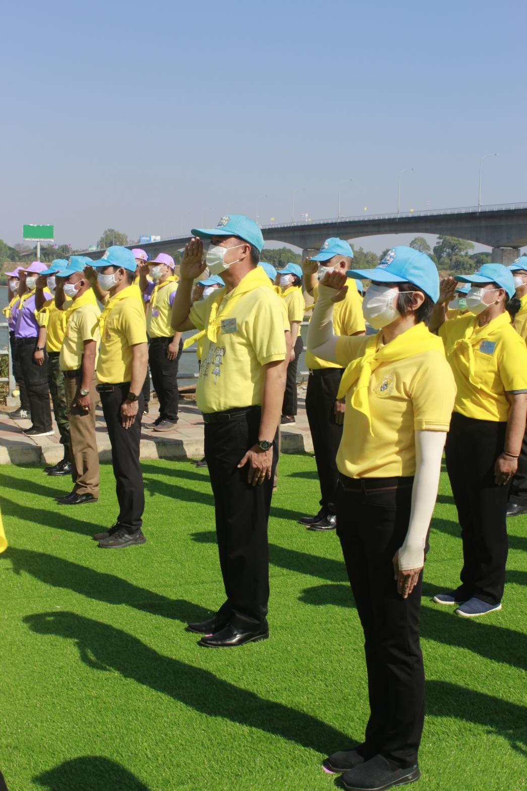 พช.หนองคาย ร่วมพิธีกิจกรรมจิตอาสาพัฒนา เนื่องในวันคล้ายวันพระบรมราชสมภพ พระบาทสมเด็จพระบรมชนกาธิเบศร มหาภูมิพลอดุลยเดชมหาราช บรมนาถบพิตร ” กิจกรรมพัฒนาสิ่งแวดล้อมและบำเพ็ญสาธารณประโยชน์เพื่อถวายเป็นพระราชกุศล”