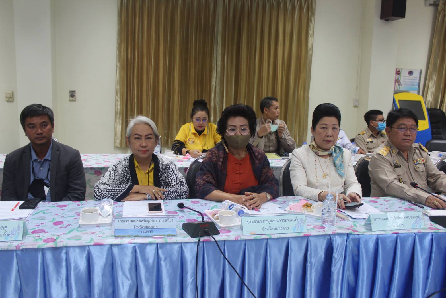 นายประเสริฐ ลือชาธนานนท์ ผู้ว่าราชการจังหวัดหนองคายมอบหมายให้ นางสาวสิริมา วัฒโน รองผู้ว่าราชการจังหวัดหนองคาย เป็นประธานในการประชุม คณะกรรมการขับเคลื่อนศูนย์แสดงและจำหน่ายผลิตภัณฑ์ OTOP จังหวัดหนองคาย ครั้งที่ 5/2563