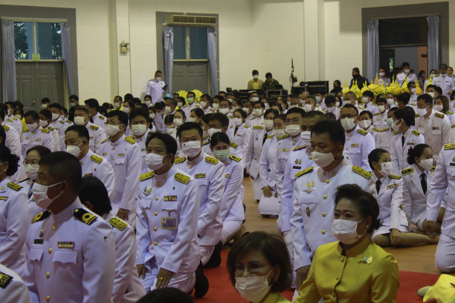 พช.หนองคาย ร่วมพิธีวางพานพุ่มดอกไม้สดและถวายบังคม เนื่องในวันคล้ายวันพระบรมราชสมภพพระบาทสมเด็จพระบรมชนกาธิเบศร มหาภูมิพลอดุลยเดชมหาราช บรมนาถบพิตร