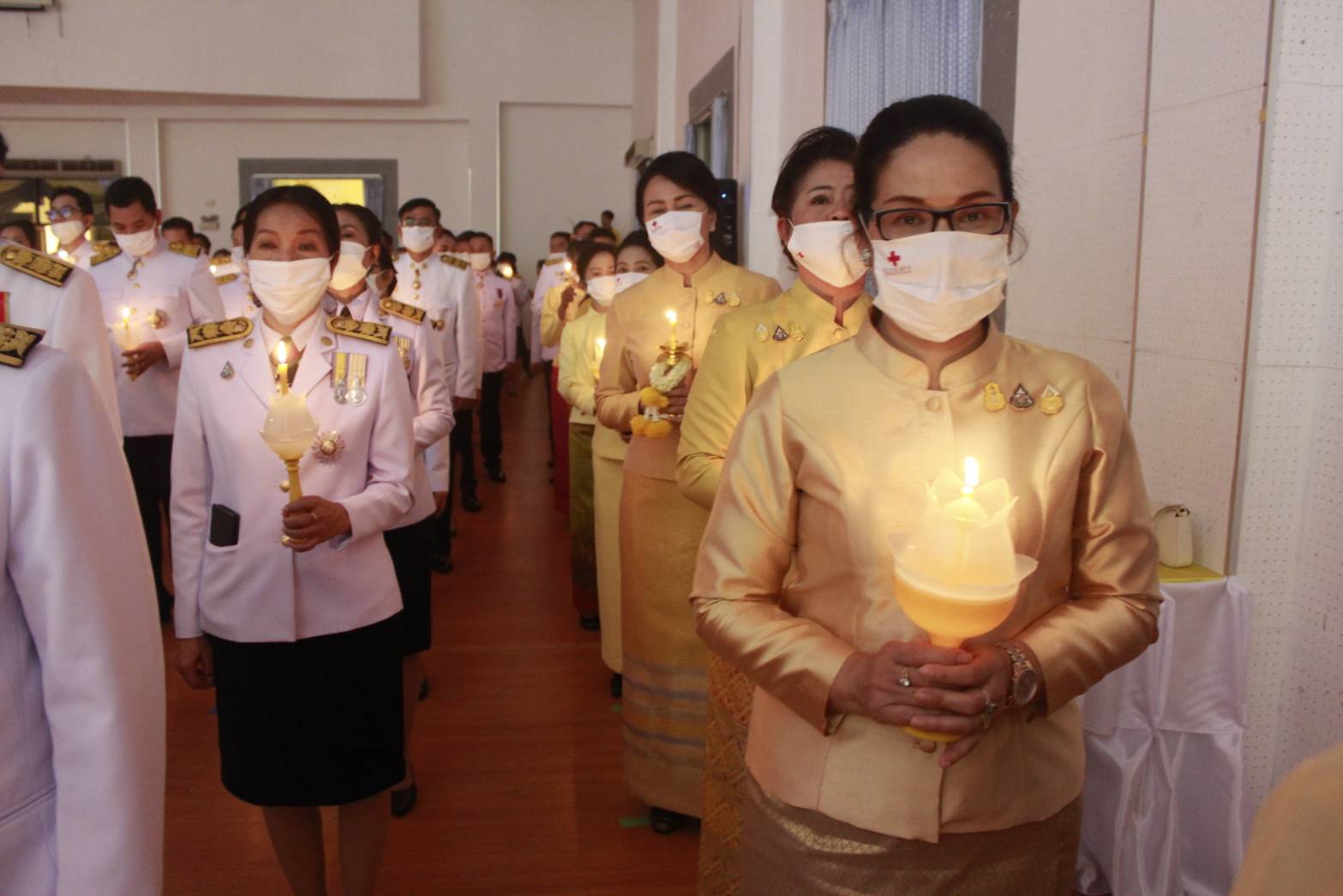 พช.หนองคาย ร่วมพิธีจุดเทียนเพื่อสดุดีพระเกียรติคุณและน้อมรำลึกในพระมหากรุณาธิคุณ เนื่องในวันคล้ายวันพระบรมราชสมภพ พระบาทสมเด็จพระบรมชนกาธิเบศร มหาภูมิพลอดุลยเดชมหาราช บรมนาถบพิตร