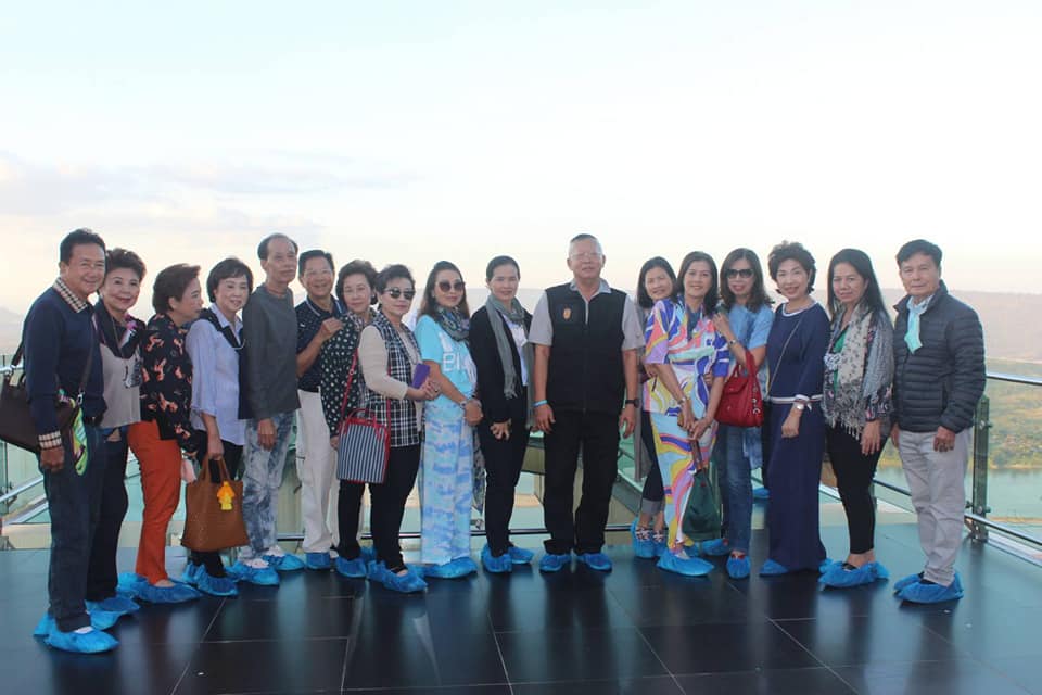 นายประเสริฐ ลือชาธนานนท์ ผู้ว่าราชการจังหวัดหนองคาย และ นางสาวสิริมา วัฒโน รอง ผวจ.หนองคาย นำหัวหน้าส่วนราชการ ภาคเอกชน และสื่อมวลชน สำรวจเส้นทางท่องเที่ยว ตามโครงการ “เส้นทางธรรม เส้นทางเที่ยว ทางเดียวกัน @ หนองคาย”