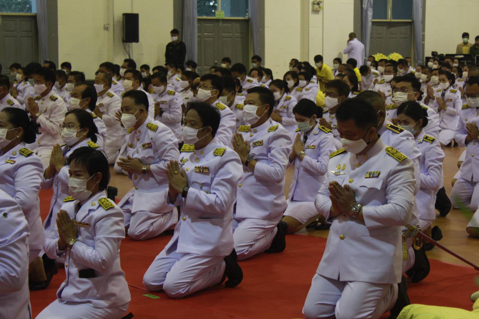 พช.หนองคาย ร่วมพิธีวางพานพุ่มดอกไม้สดและถวายบังคม เนื่องในวันคล้ายวันพระบรมราชสมภพพระบาทสมเด็จพระบรมชนกาธิเบศร มหาภูมิพลอดุลยเดชมหาราช บรมนาถบพิตร