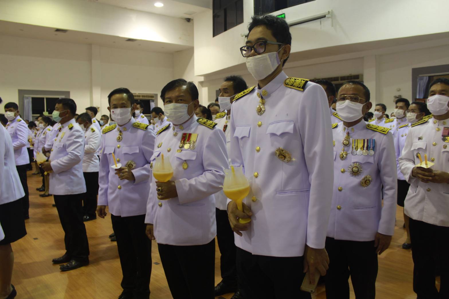 พช.หนองคาย ร่วมพิธีจุดเทียนเพื่อสดุดีพระเกียรติคุณและน้อมรำลึกในพระมหากรุณาธิคุณ เนื่องในวันคล้ายวันพระบรมราชสมภพ พระบาทสมเด็จพระบรมชนกาธิเบศร มหาภูมิพลอดุลยเดชมหาราช บรมนาถบพิตร