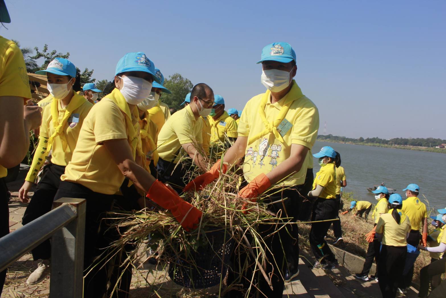 พช.หนองคาย ร่วมพิธีกิจกรรมจิตอาสาพัฒนา เนื่องในวันคล้ายวันพระบรมราชสมภพ พระบาทสมเด็จพระบรมชนกาธิเบศร มหาภูมิพลอดุลยเดชมหาราช บรมนาถบพิตร ” กิจกรรมพัฒนาสิ่งแวดล้อมและบำเพ็ญสาธารณประโยชน์เพื่อถวายเป็นพระราชกุศล”