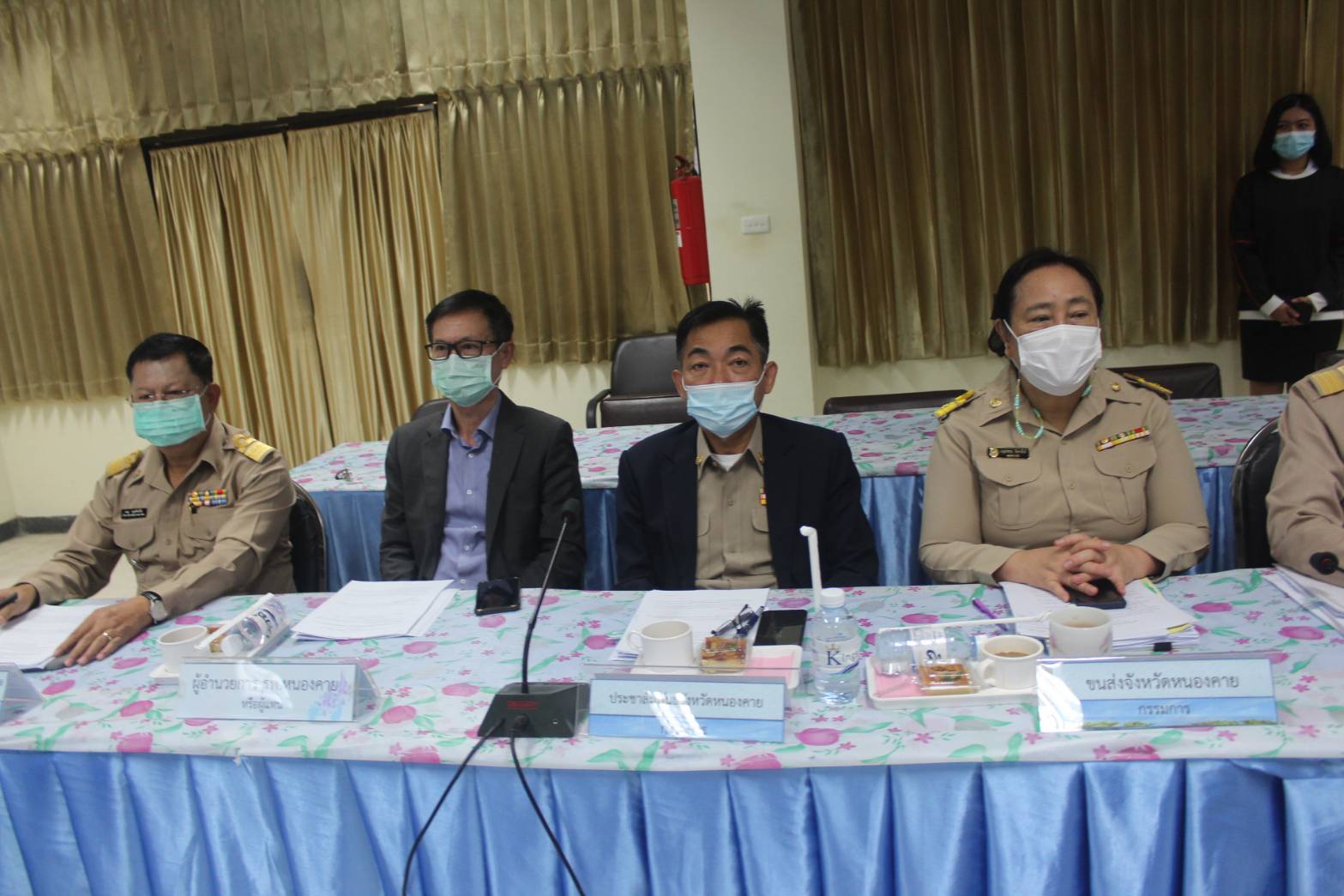 นายประเสริฐ ลือชาธนานนท์ ผู้ว่าราชการจังหวัดหนองคายมอบหมายให้ นางสาวสิริมา วัฒโน รองผู้ว่าราชการจังหวัดหนองคาย เป็นประธานในการประชุม คณะกรรมการขับเคลื่อนศูนย์แสดงและจำหน่ายผลิตภัณฑ์ OTOP จังหวัดหนองคาย ครั้งที่ 5/2563