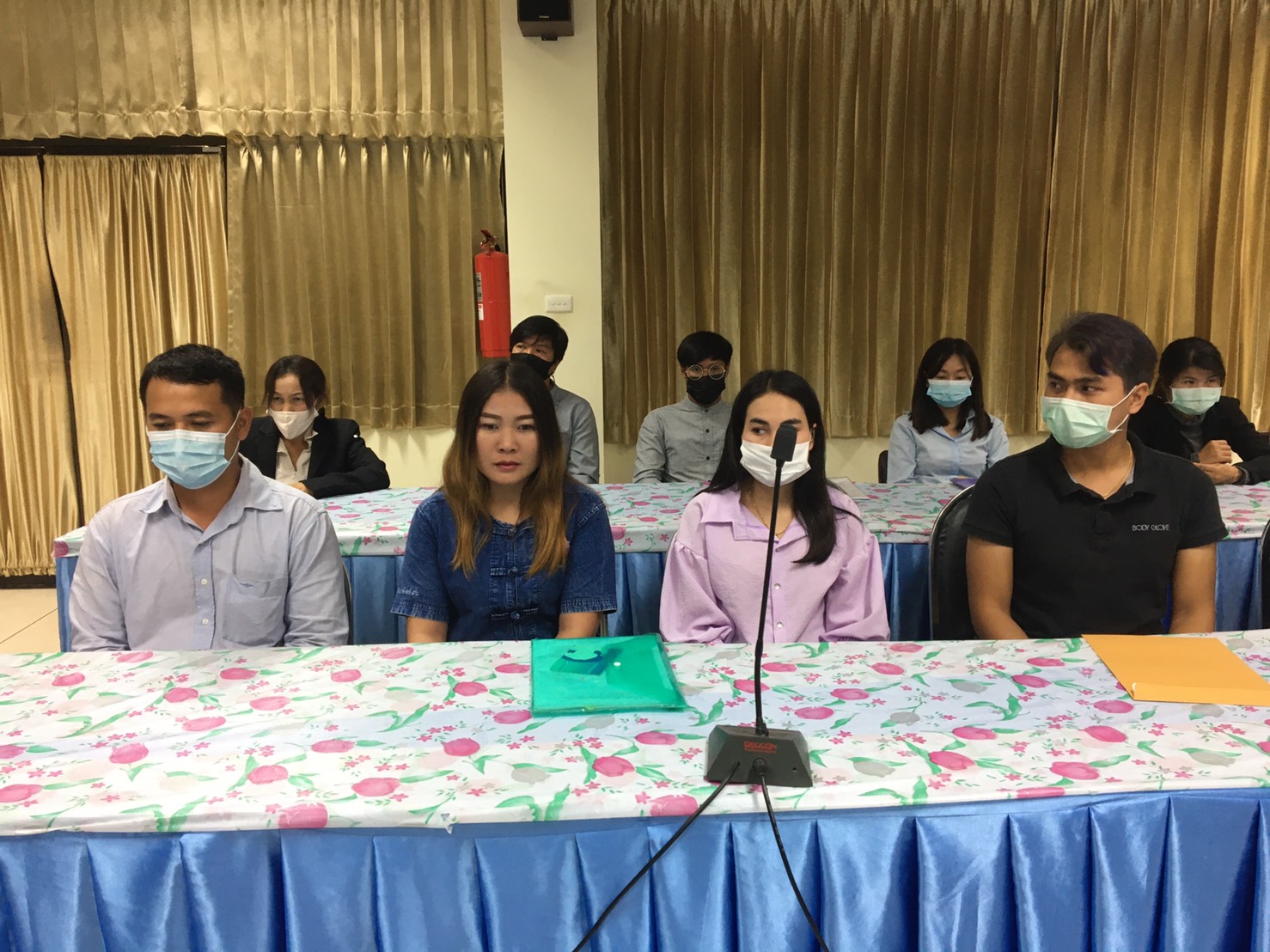 นายไพโรจน์ โสภาพร พัฒนาการจังหวัดหนองคาย เป็นประธานปฐมนิเทศแก่ผู้ผ่านการคัดเลือกให้ปฏิบัติหน้าที่ลูกจ้างเหมาบริการ ปฏิบัติภารกิจตามโครงการพัฒนาพื้นที่ต้นแบบการพัฒนาคุณภาพชีวิตตามหลักทฤษฎีใหม่ ประยุกต์สู่ “โคก หนอง นา โมเดล”