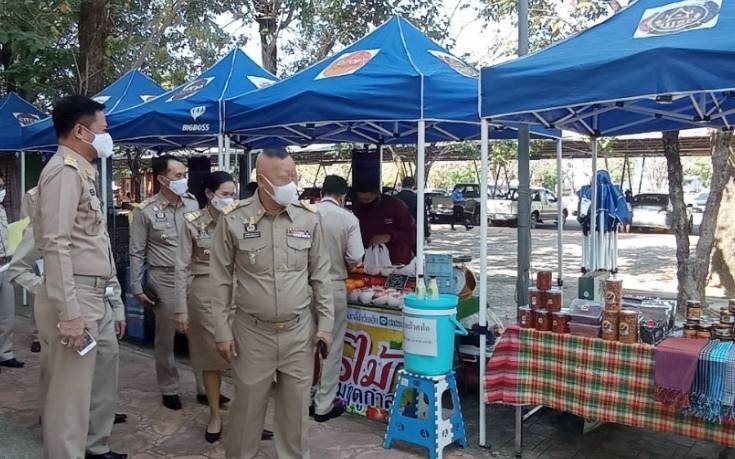 นายประเสริฐ ลือชาธนานนท์ ผู้ว่าราชการจังหวัดหนองคาย เป็นประธานประชุมคณะกรมการจังหวัดและหัวหน้าส่วนราชการประจำจังหวัด ครั้งที่ 10/2563 โดยวาระก่อนการประชุมมีกิจกรรม พิธีมอบรางวัลและเกียรติบัตรการประกวดประกวด โครงการ CDD Young Designer Contest จังหวัดหนองคาย ภายใต้คอนเซ็ปต์ “ ผ้าไทย ใส่ได้ทุกวัน ไม่มีเบื่อ EVERYDAY EVERYWEAR”  จำนวน 3 ราย